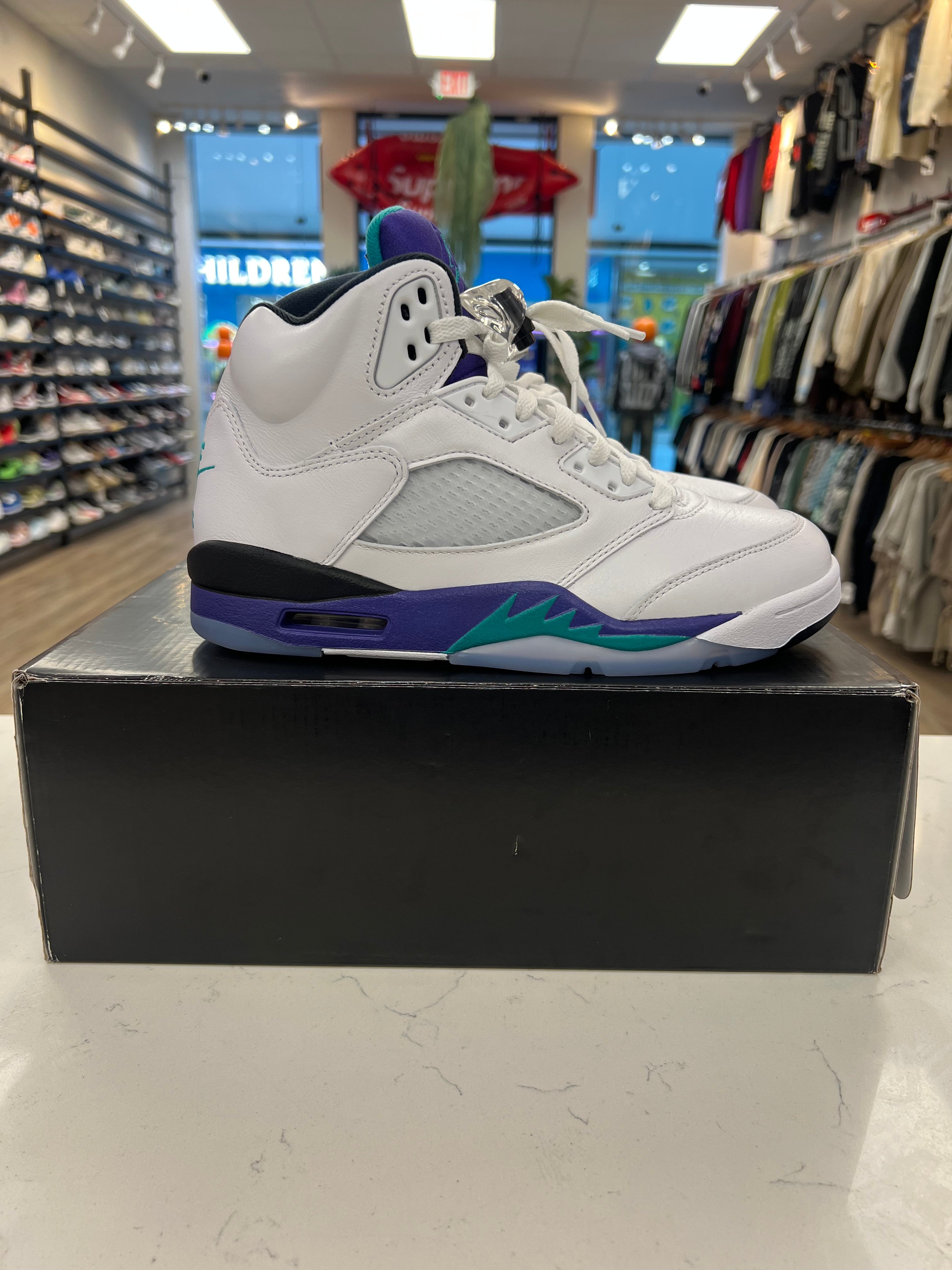 Jordan 5 Grape (2025) Size 8M preowned