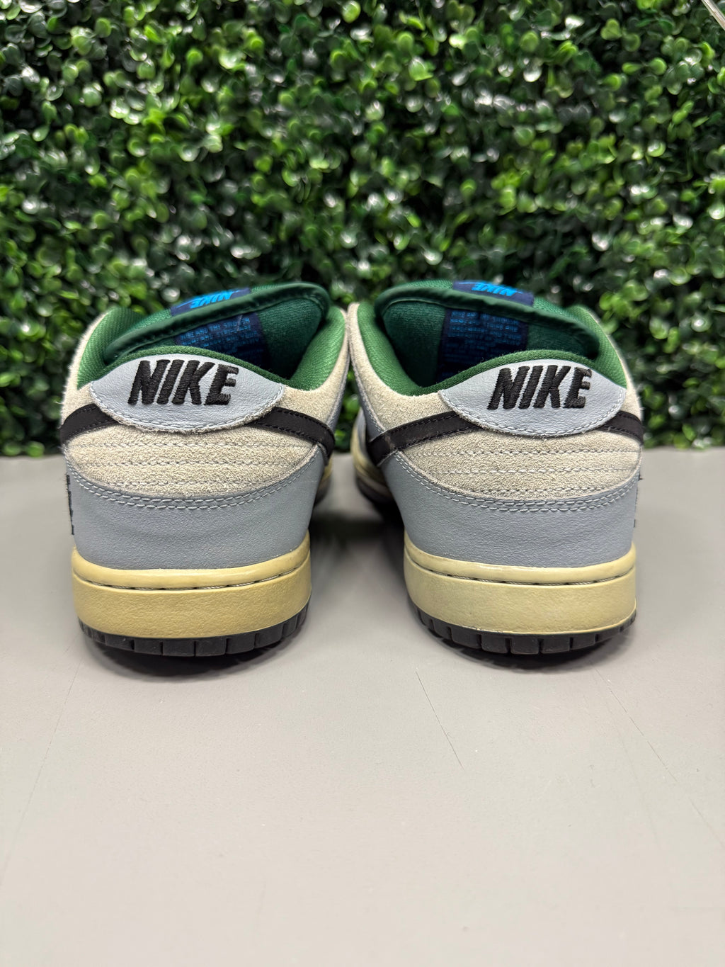 Nike SB Dunk Low “Maple Leafs Central Park” Size 10.5 Preowned