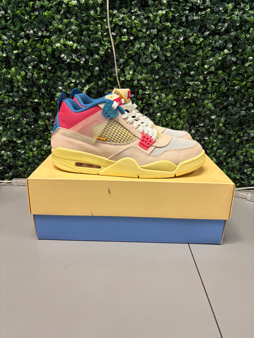 Jordan 4 Retro Union "Guava Ice"Size 10.5 Preowned