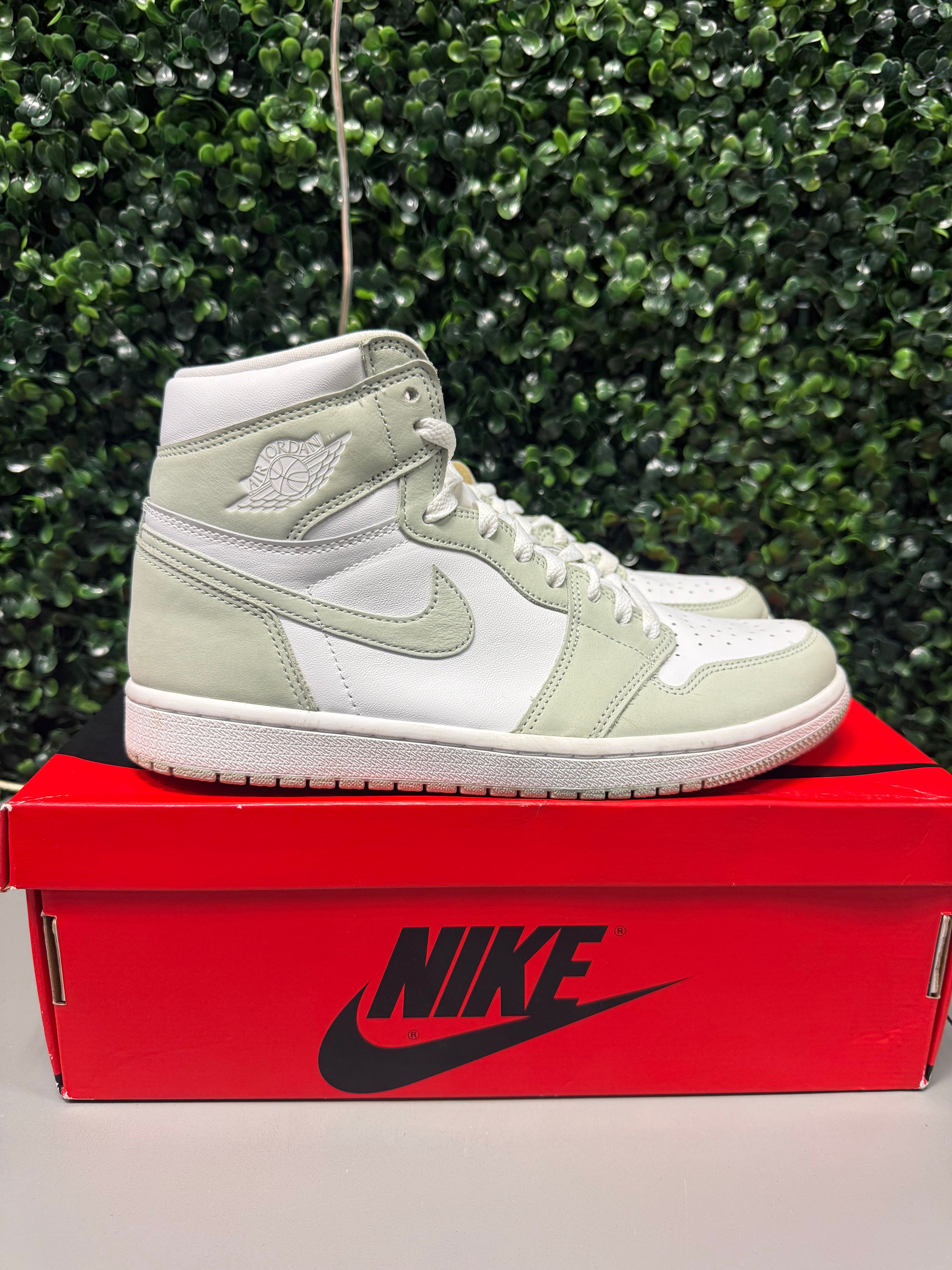 Jordan 1 High "Seafoam" Size 9W / 7.5M Preowned