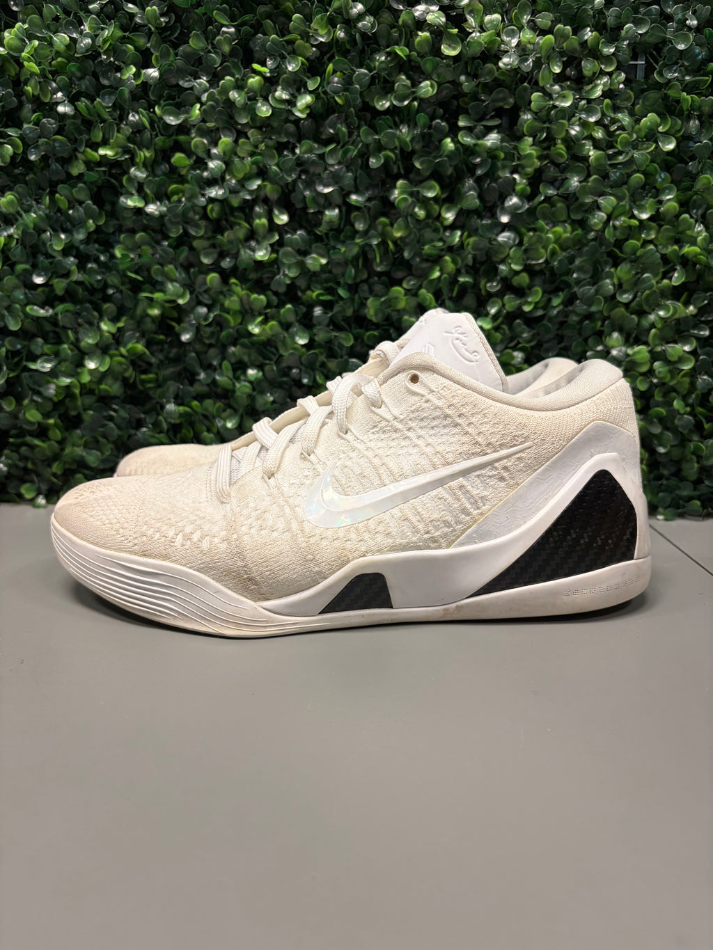 Nike Kobe 9 Elite Low Protro "Halo" Size 9.5 Preowned (No Box)