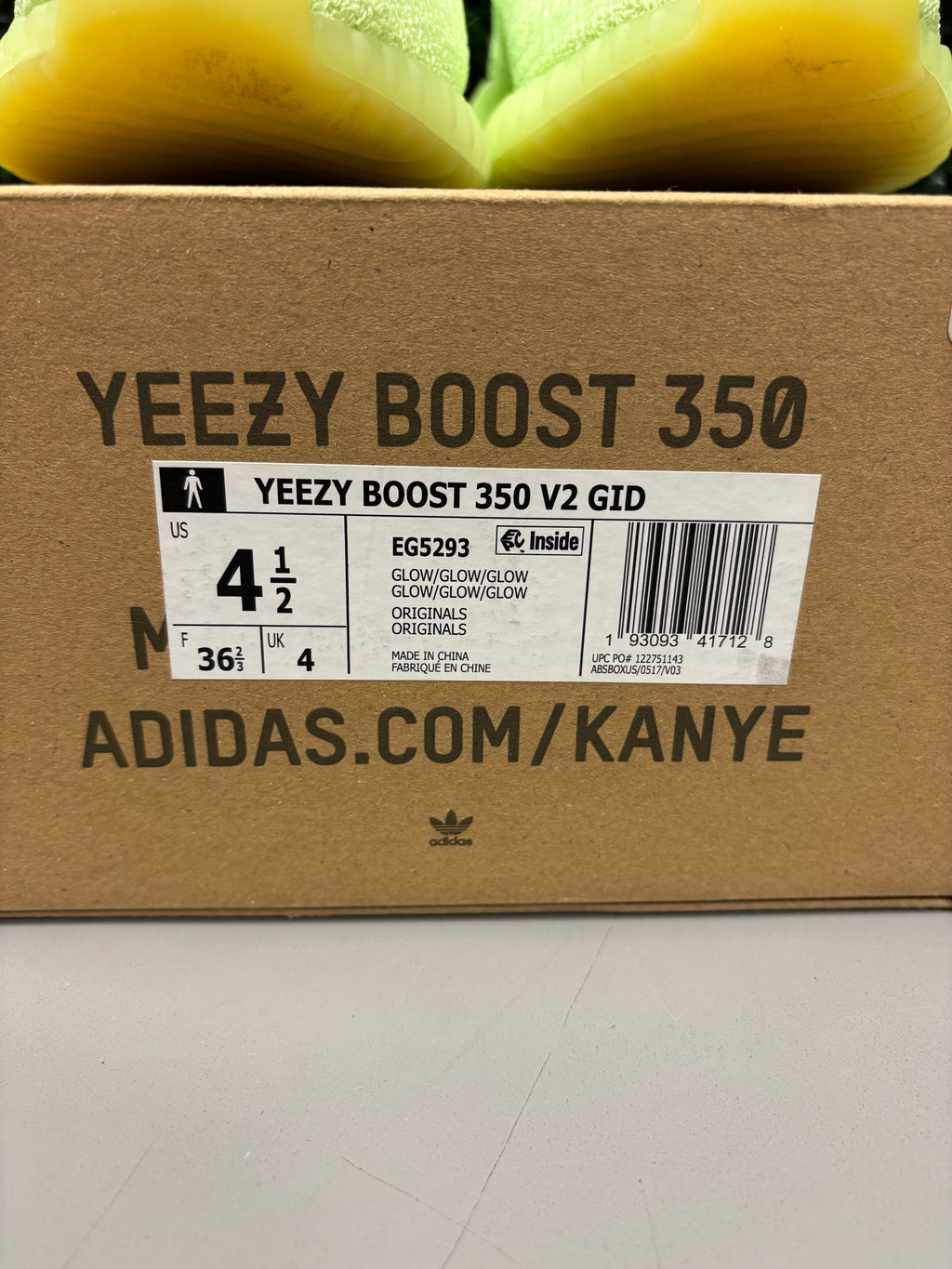 Yeezy 350 V2 "Glow" Size 4.5 Preowned