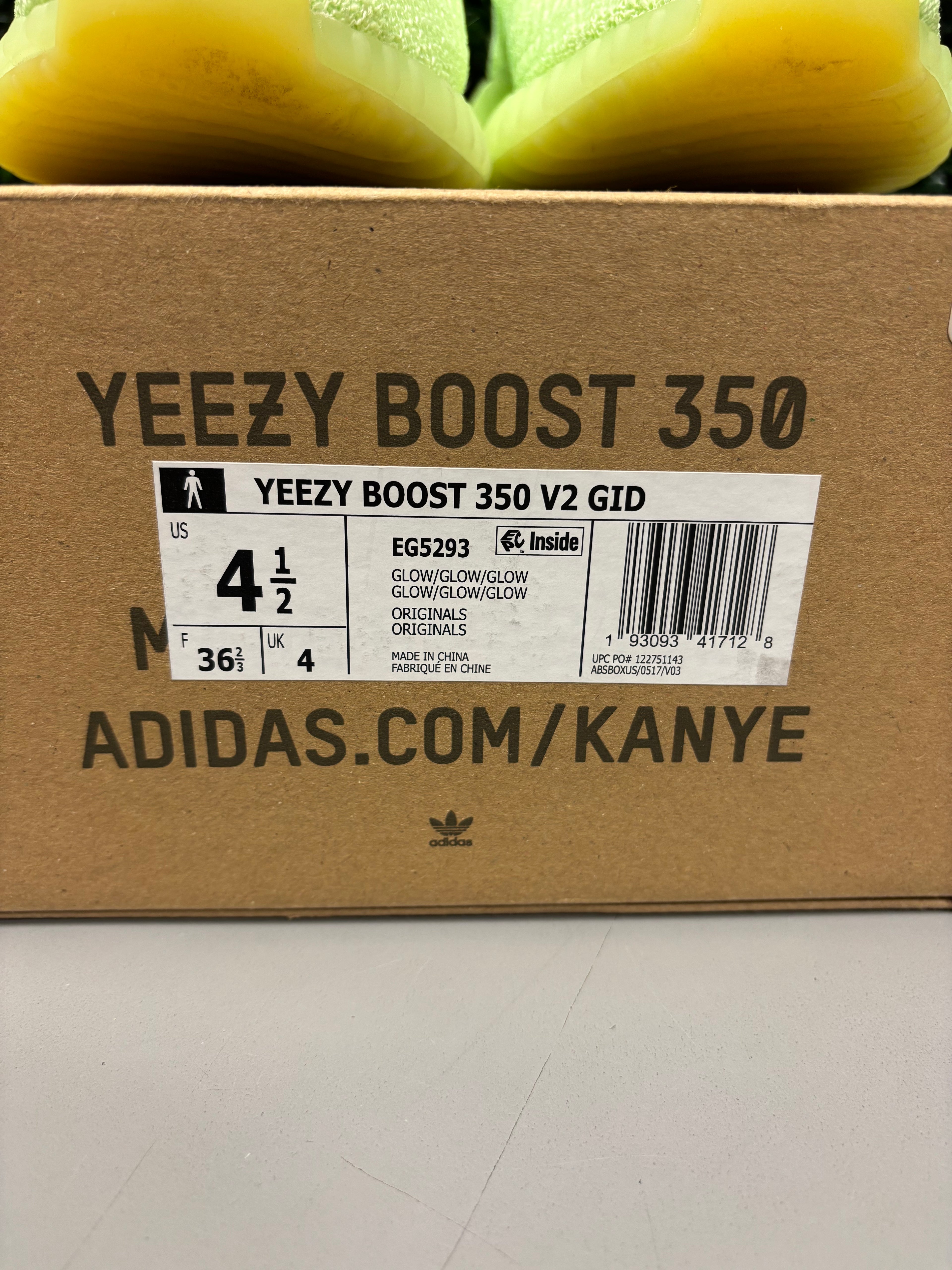 Yeezy 350 V2 "Glow" Size 4.5 Preowned