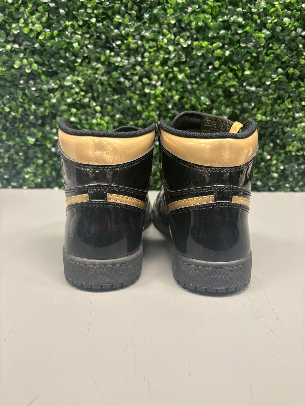 Jordan 1 High "Metallic Gold" Size 10 Preowned