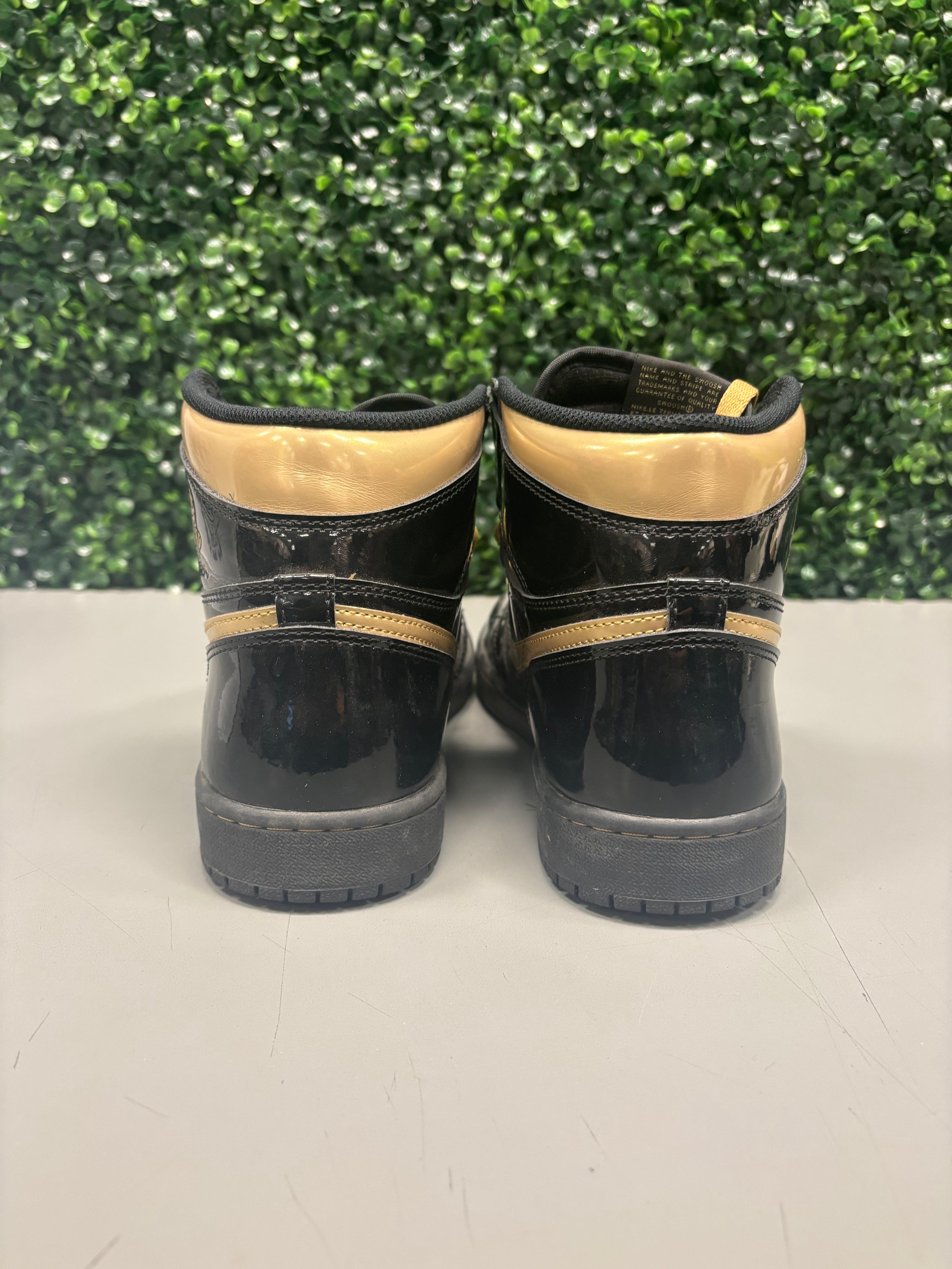 Jordan 1 High "Metallic Gold" Size 10 Preowned