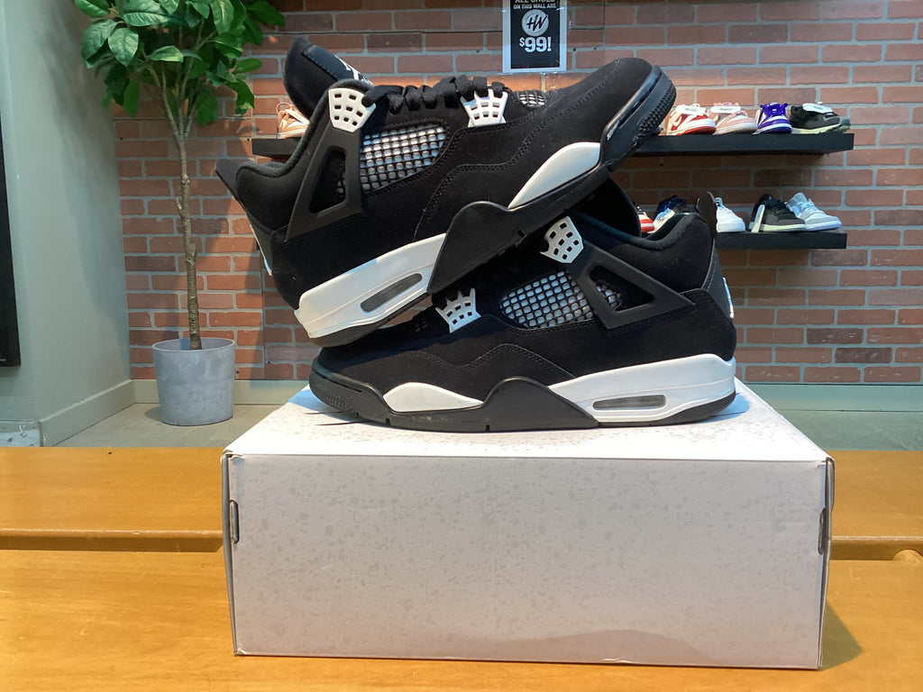 Jordan 4 White Thunder size 9 Preowned