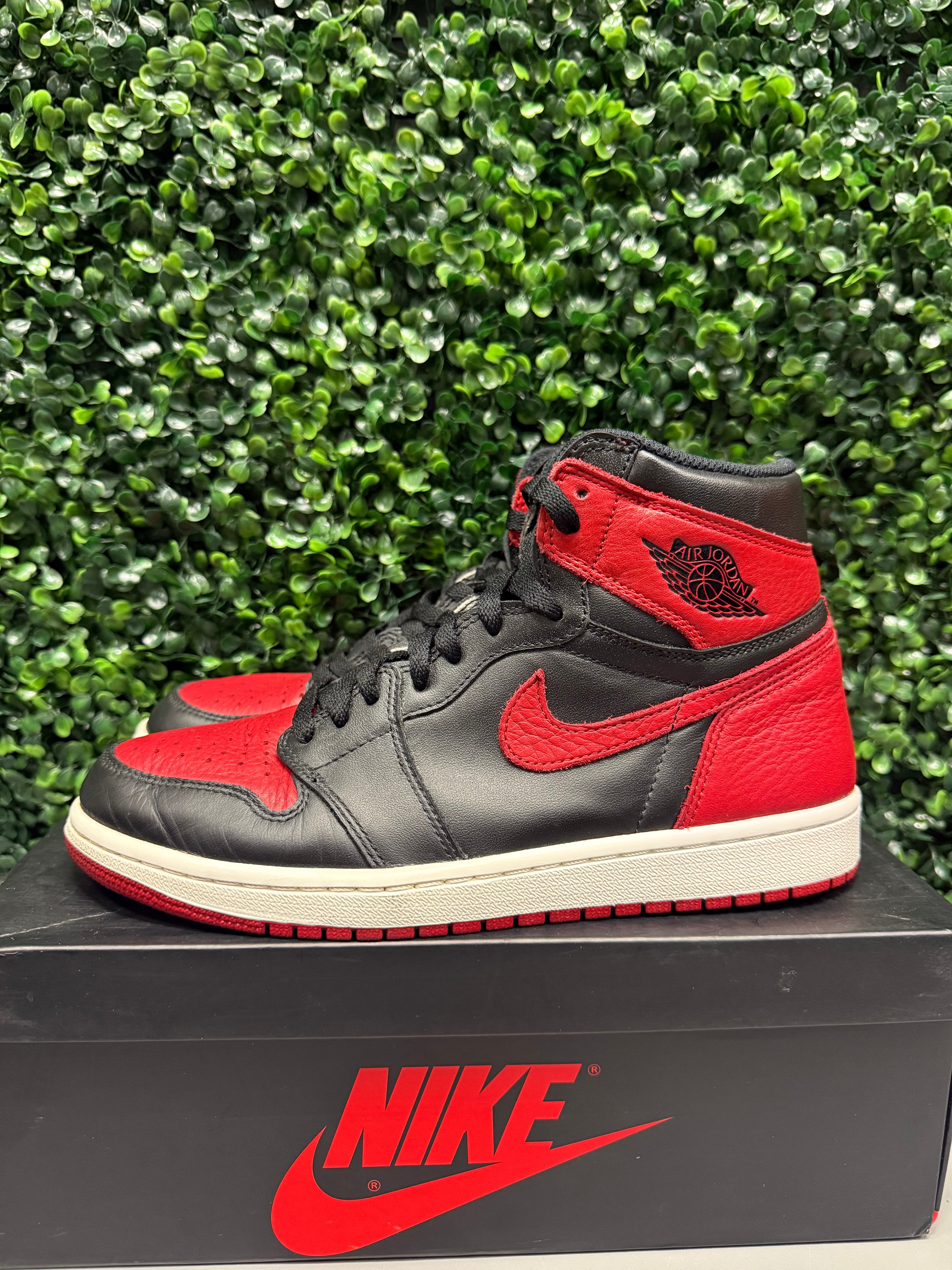 Jordan 1 High "Bred Banned" Size 8.5 Preowned