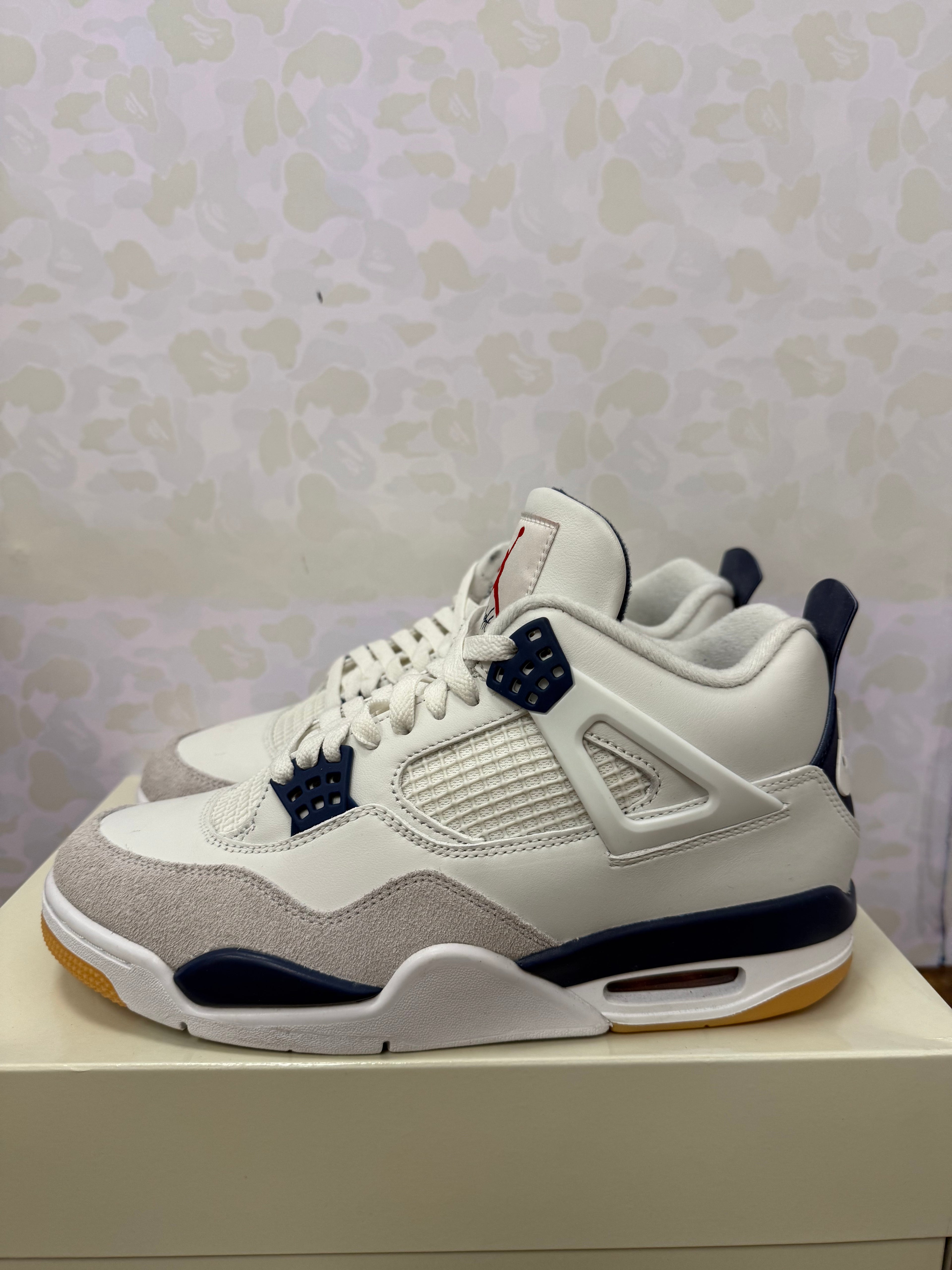 Jordan 4 SB “Navy” Size 8.5 Preowned