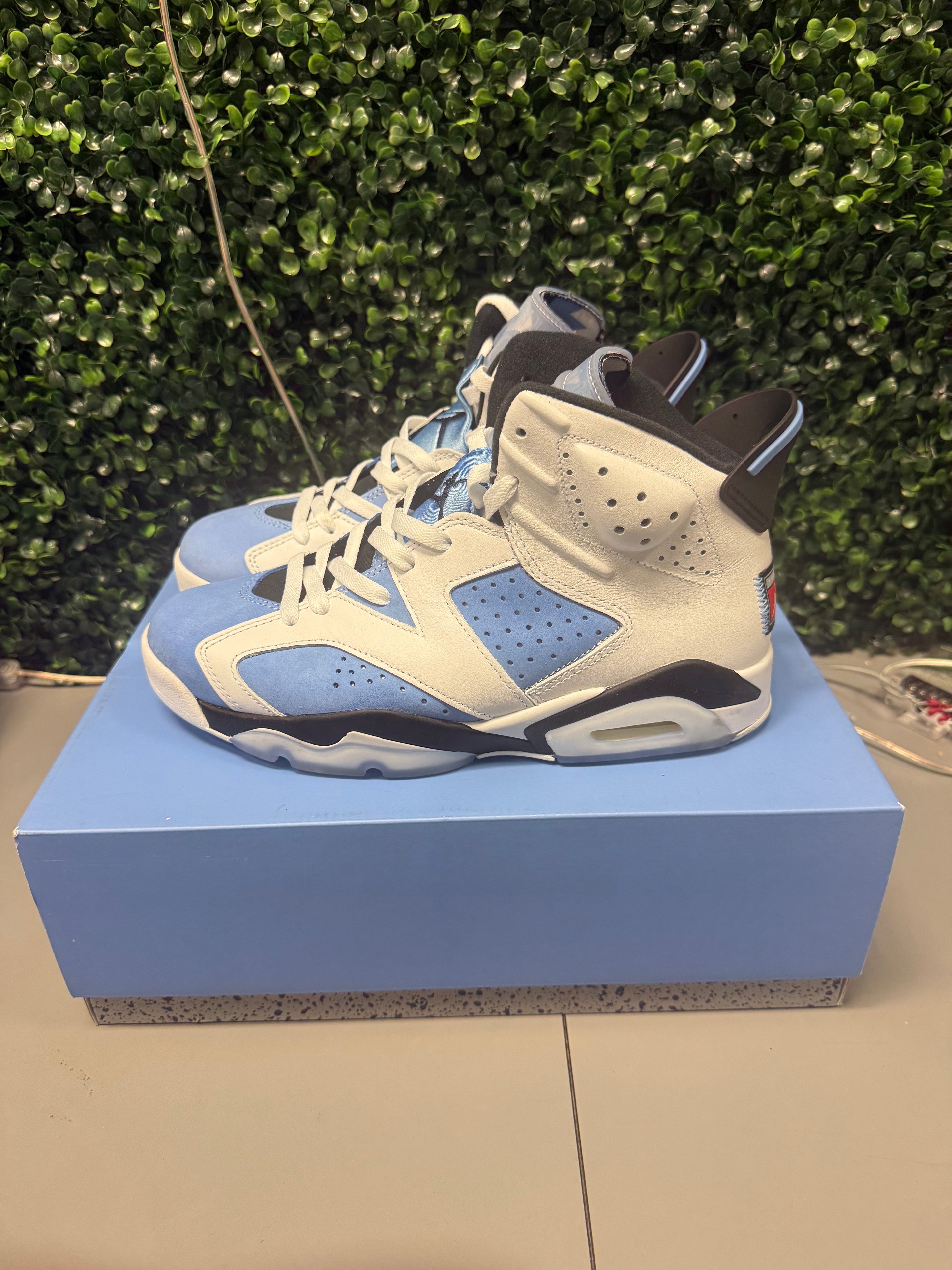 Jordan 6 Retro "UNC White" Size 9 Preowned