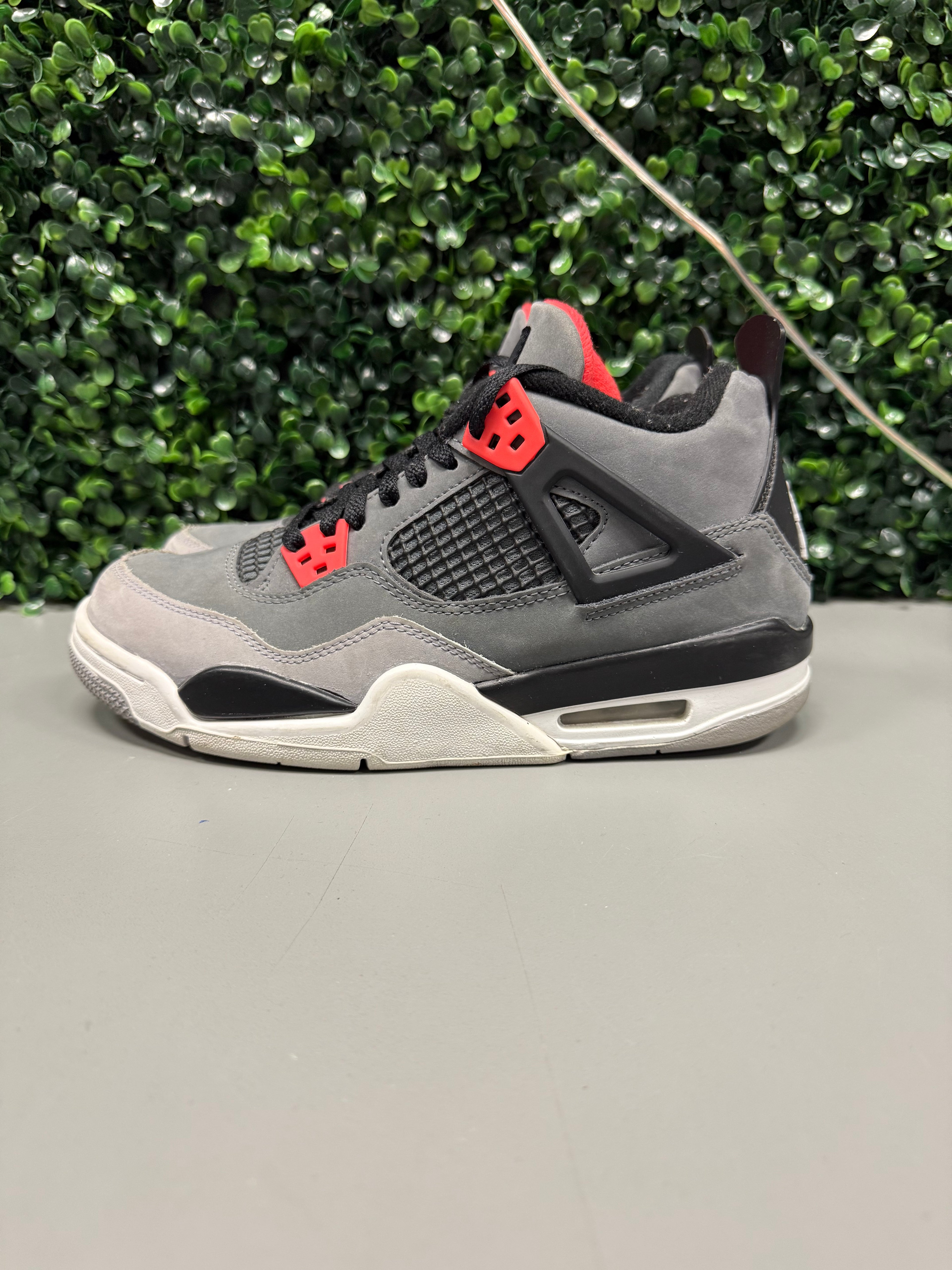 Jordan 4 "Infrared" Size 6Y Preowned