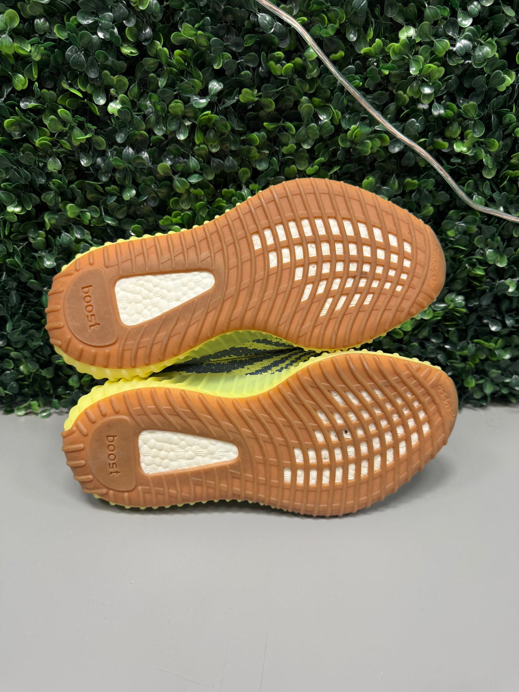 Yeezy 350 V2 "Semi Frozen" Size 6 Preowned