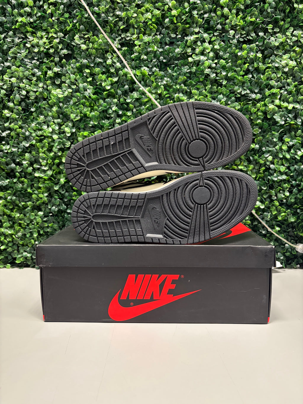 Jordan 1 High "Mocha" Size 10.5 Preowned