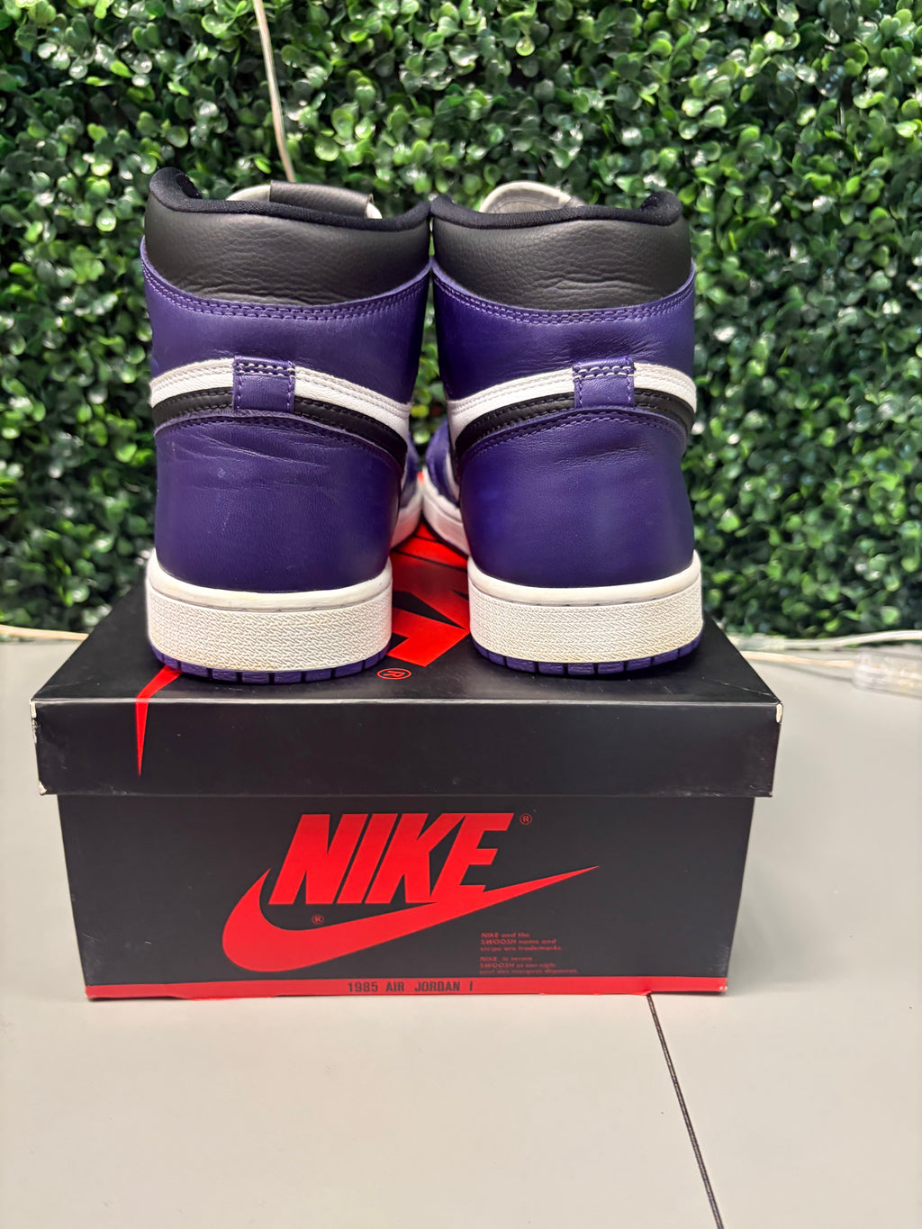 Jordan 1 Retro High "Court Purple White" Size 9.5 Preowned