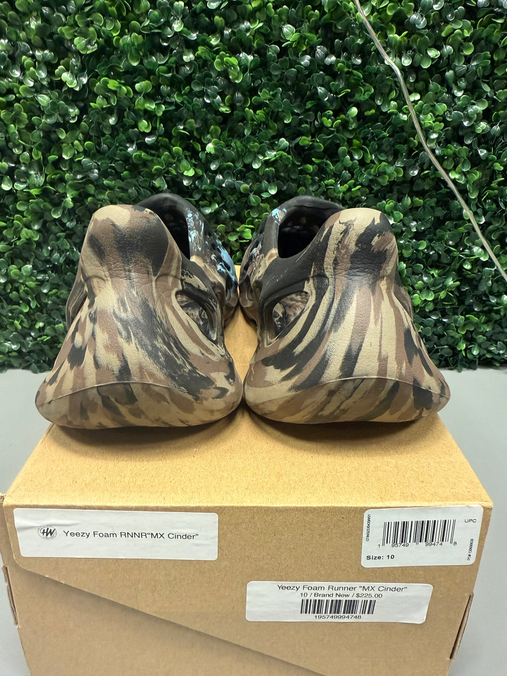 Yeezy Foam RNNR "Mx Cinder" Size 10 Preowned