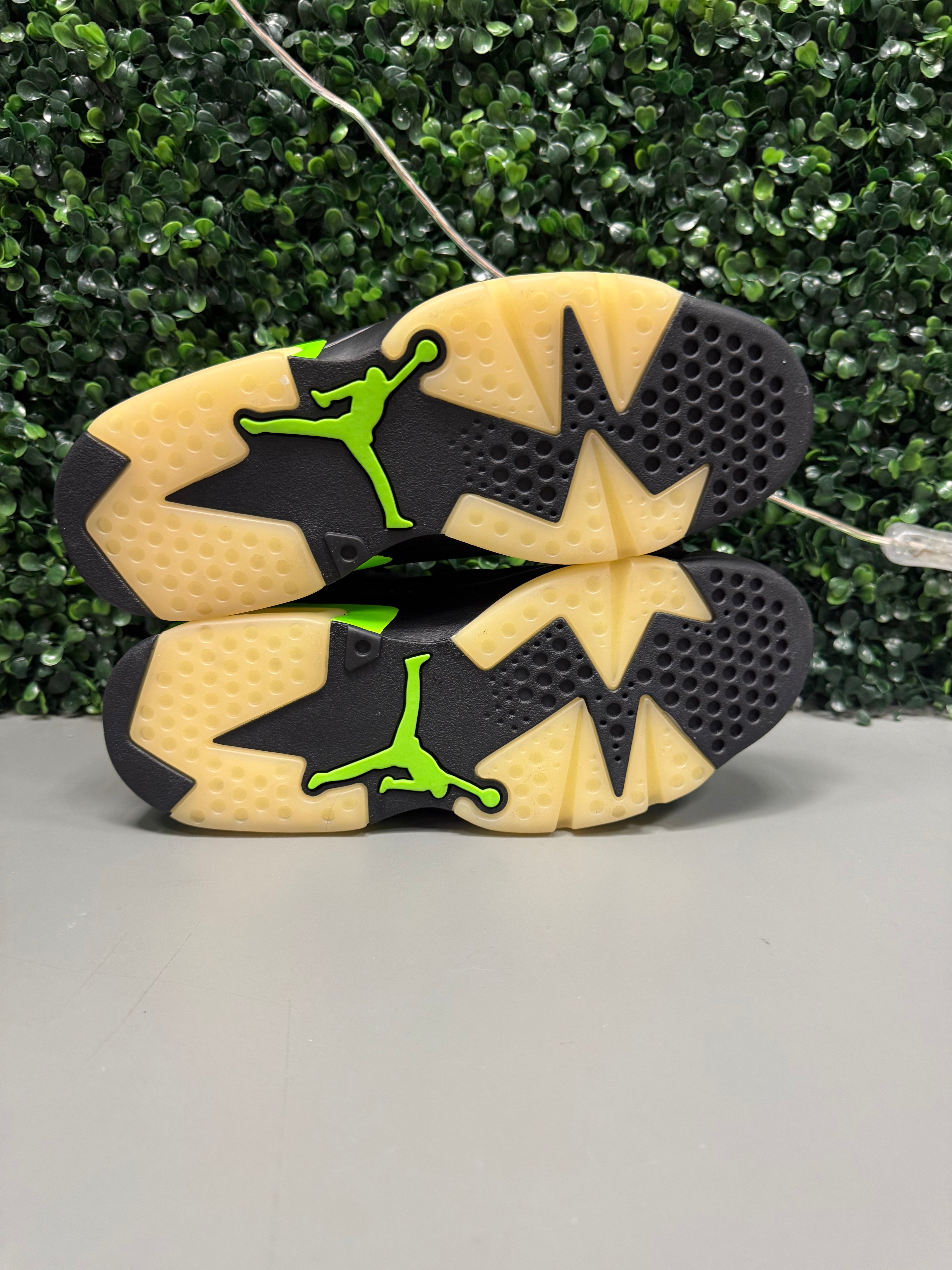 Jordan 6 "Electric Green" Size 8.5 Preowned