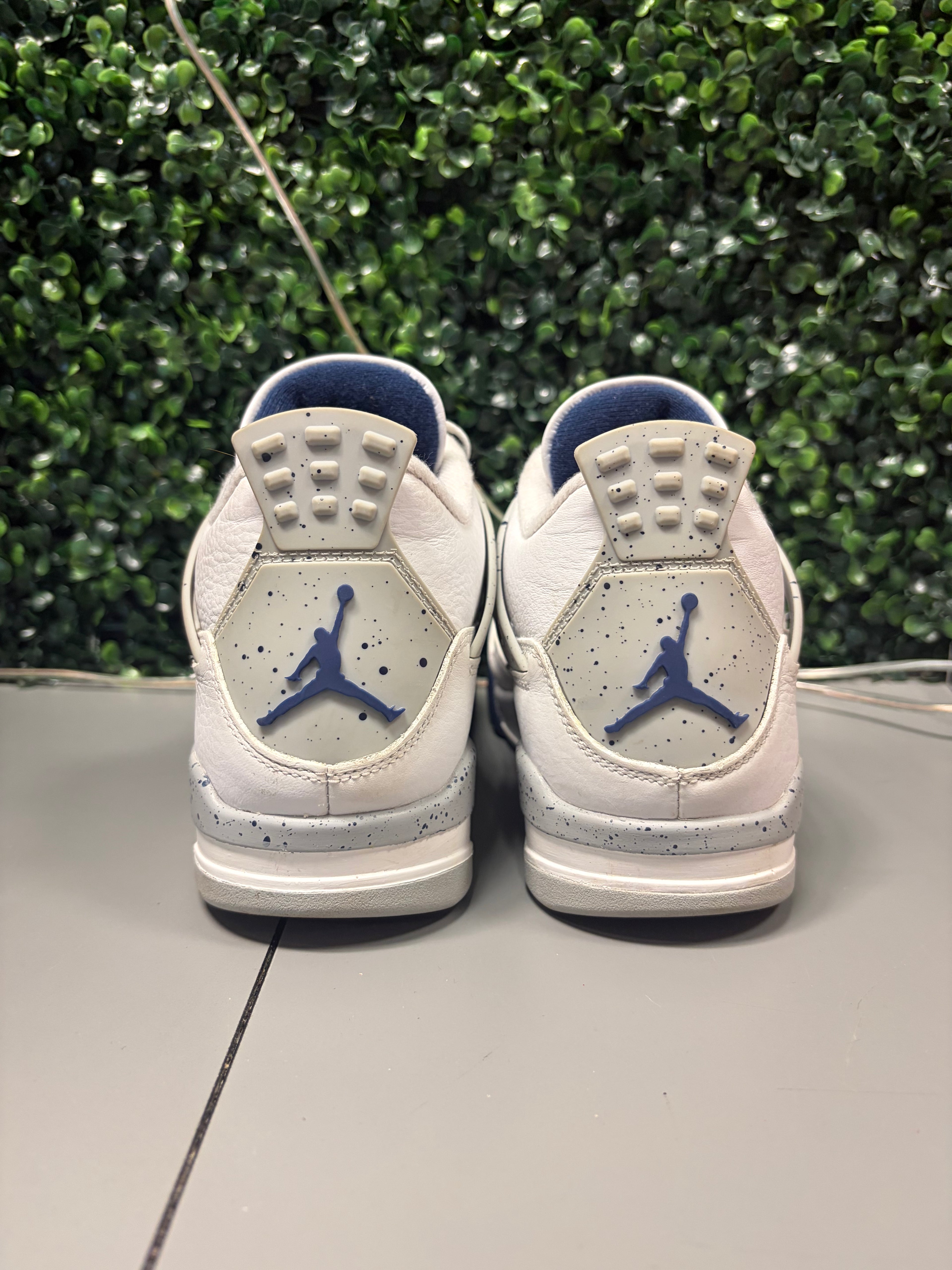 Jordan 4 Retro "Midnight Navy" Size 8 Preowned (NO BOX)