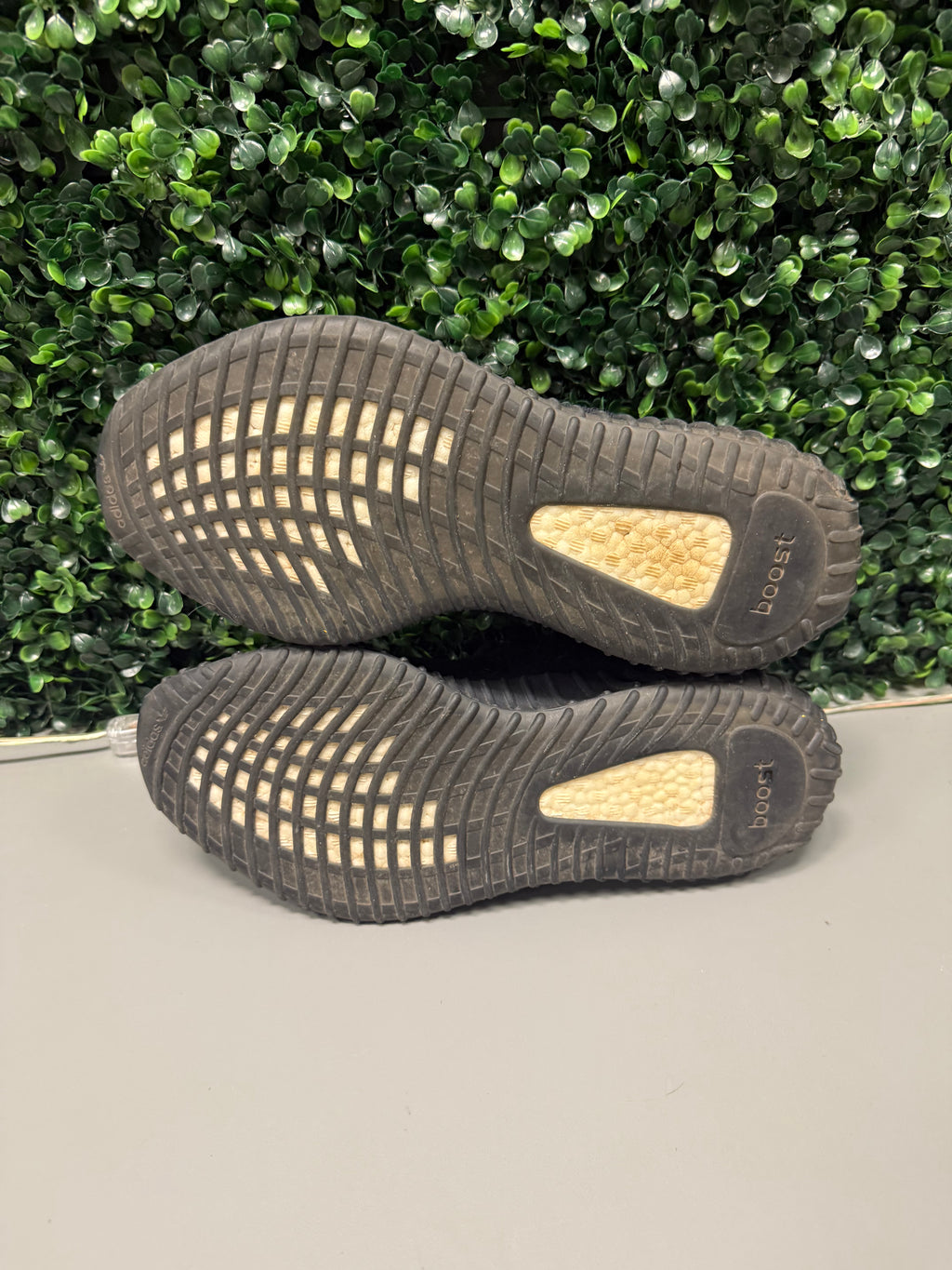 Adidas Yeezy Boost 350 V2 "Onyx" Size 10.5 Preowned