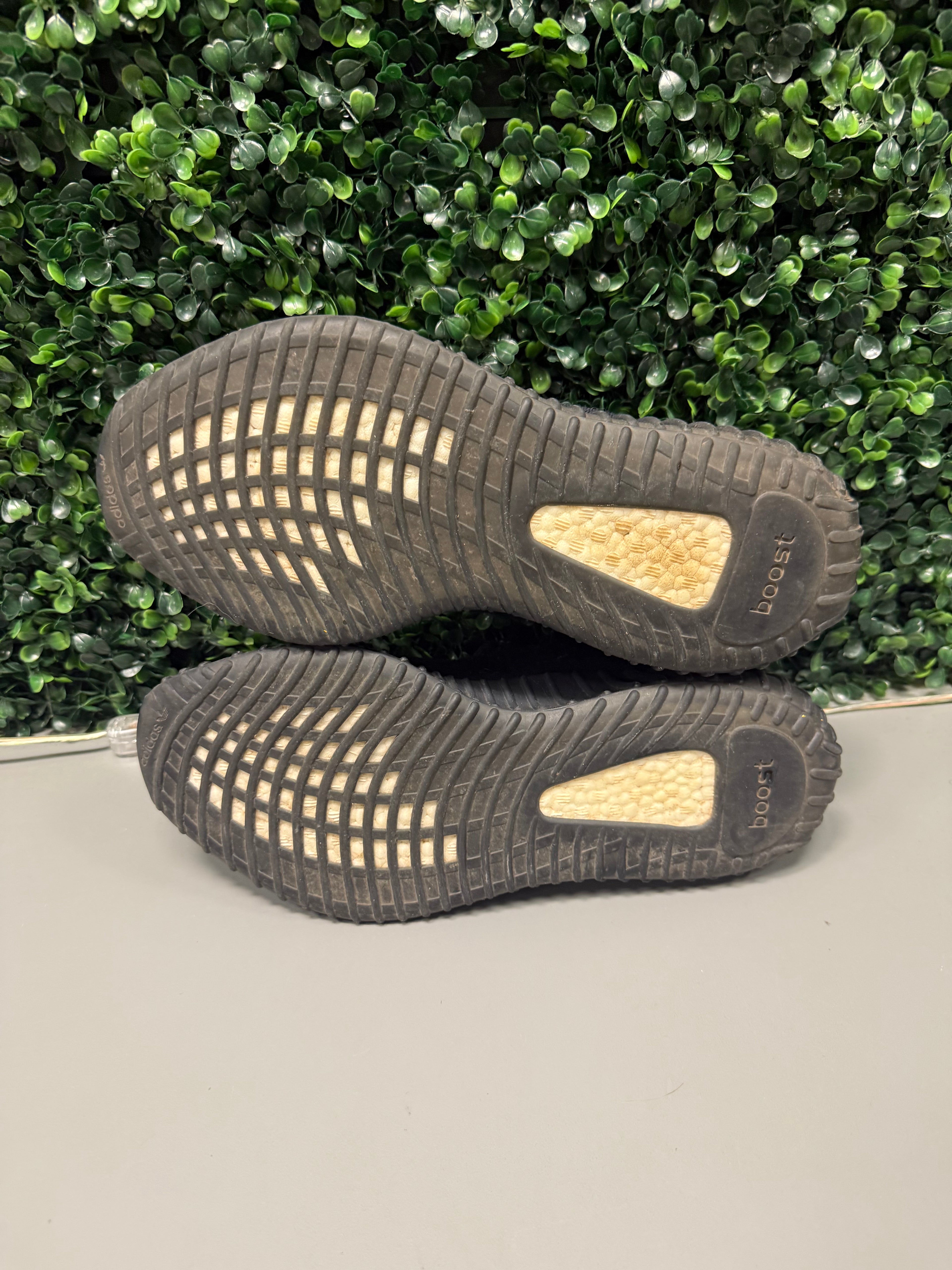 Adidas Yeezy Boost 350 V2 "Onyx" Size 10.5 Preowned