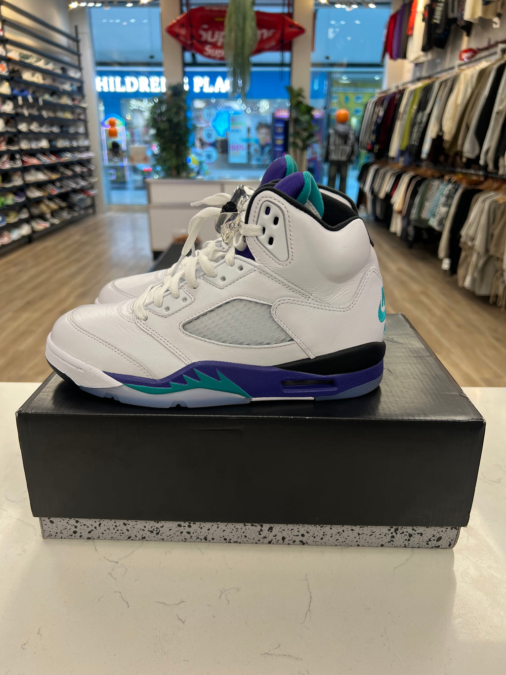 Jordan 5 Grape (2025) Size 8M preowned