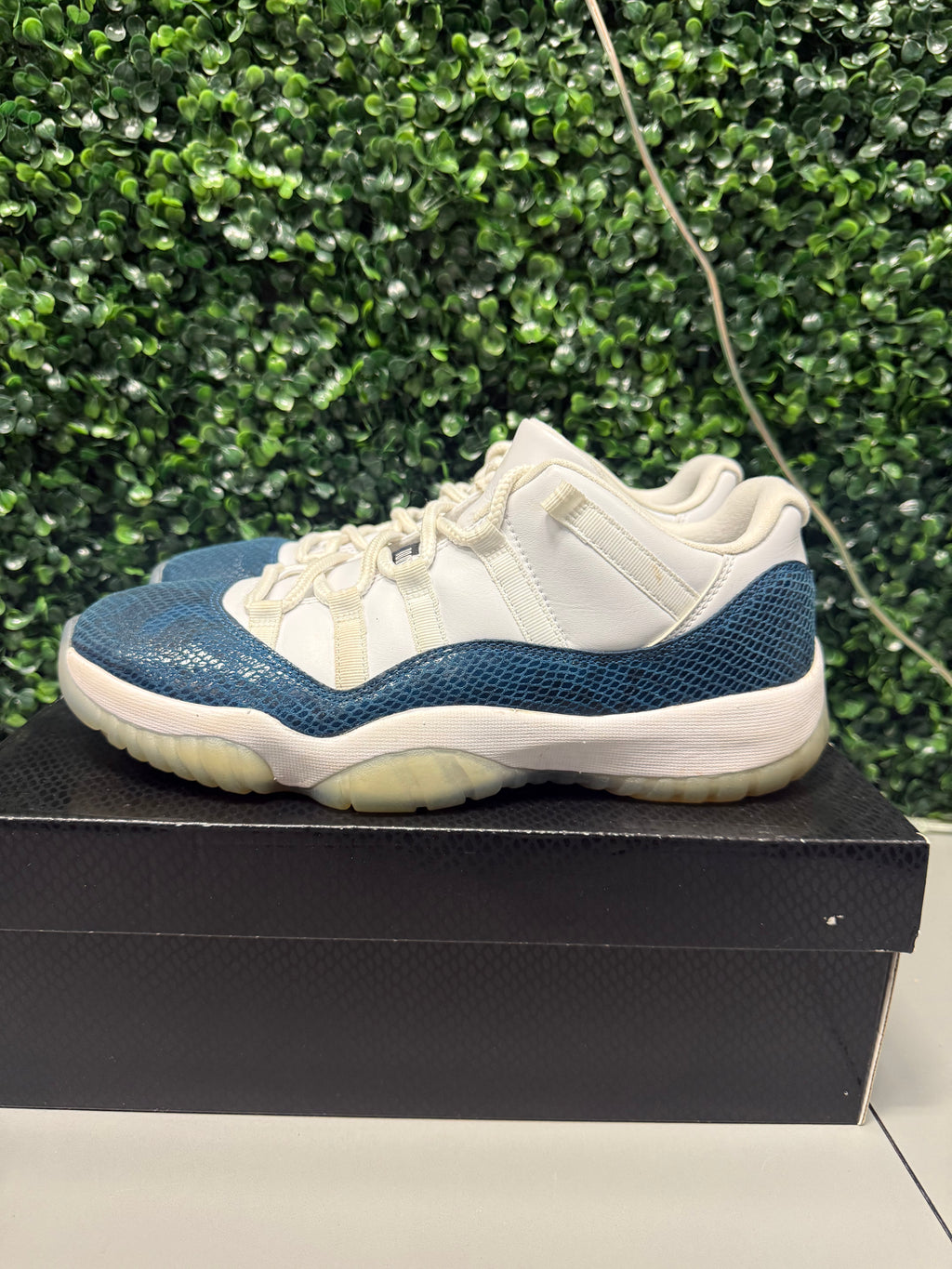 Jordan 11 Retro Low "Snake Navy" Size 10 Preowned