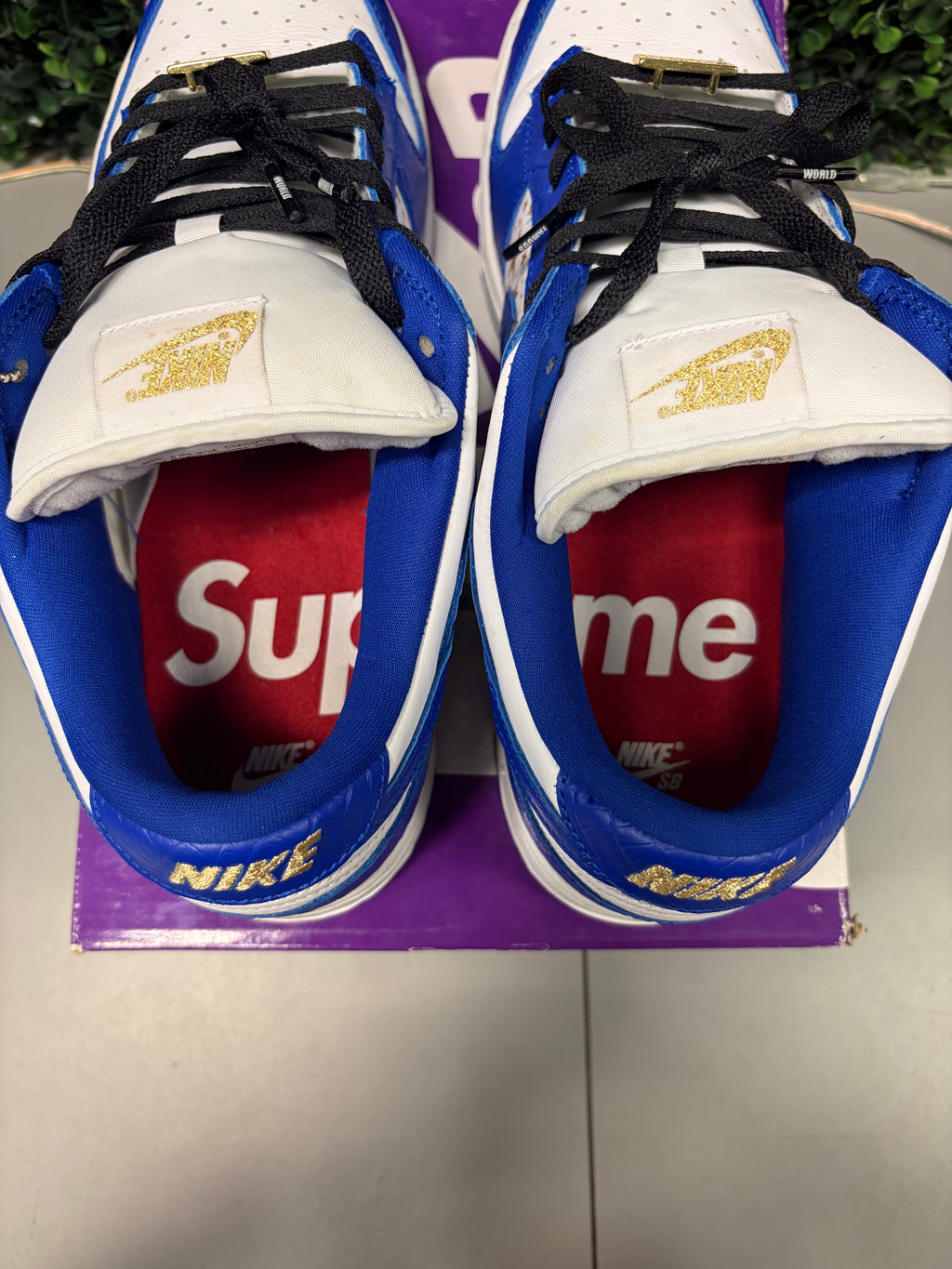 Nike SB Dunk Low Supreme Stars "Hyper Royal" Size 12 Preowned