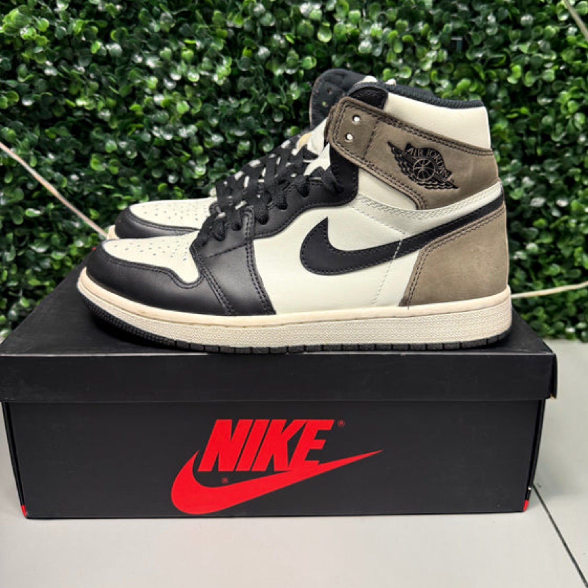 Jordan 1 High “Mocha" Size 8 Preowned