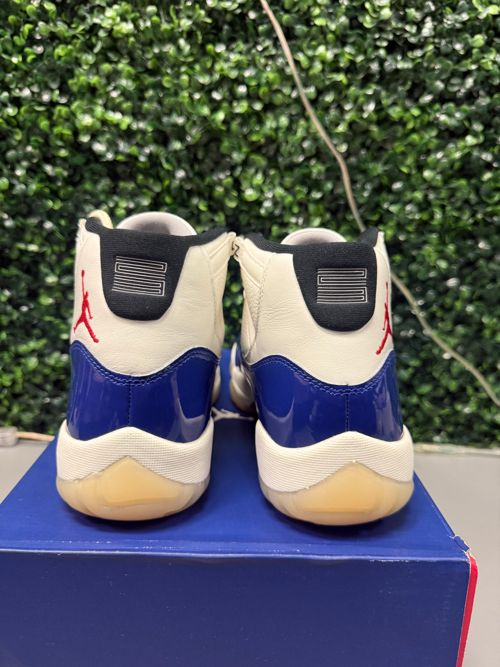 Jordan 11 Retro "Rare Air" Size 9 Preowned