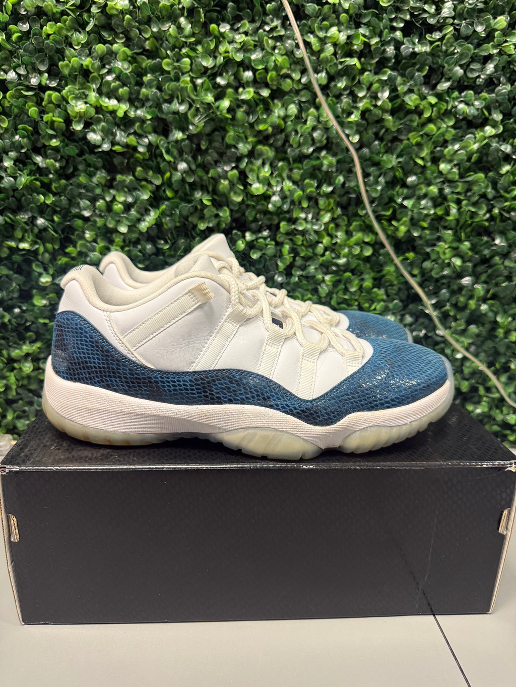 Jordan 11 Retro Low "Snake Navy" Size 10 Preowned