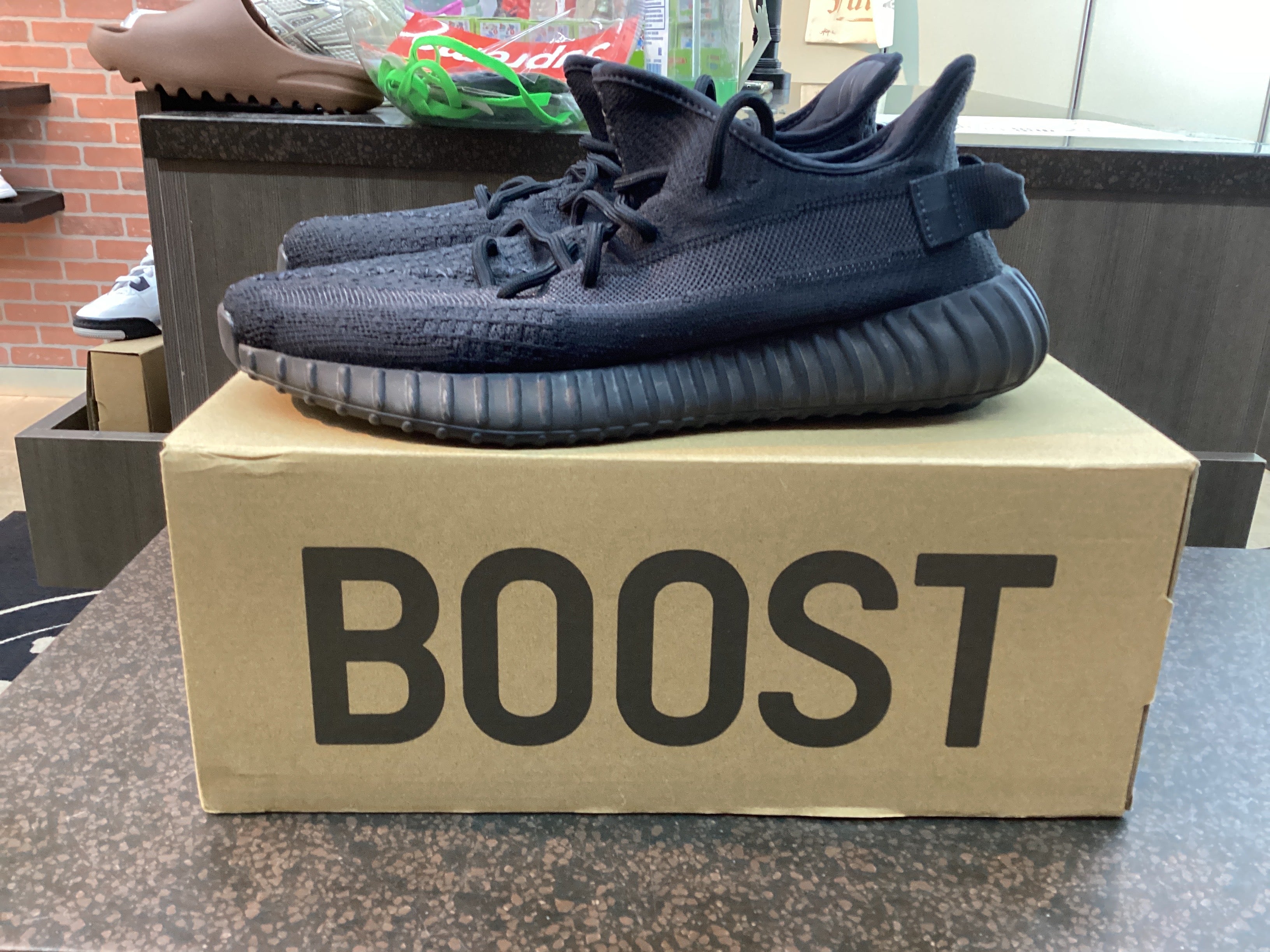 Yeezy 350 “Onyx” Preowned Size 10