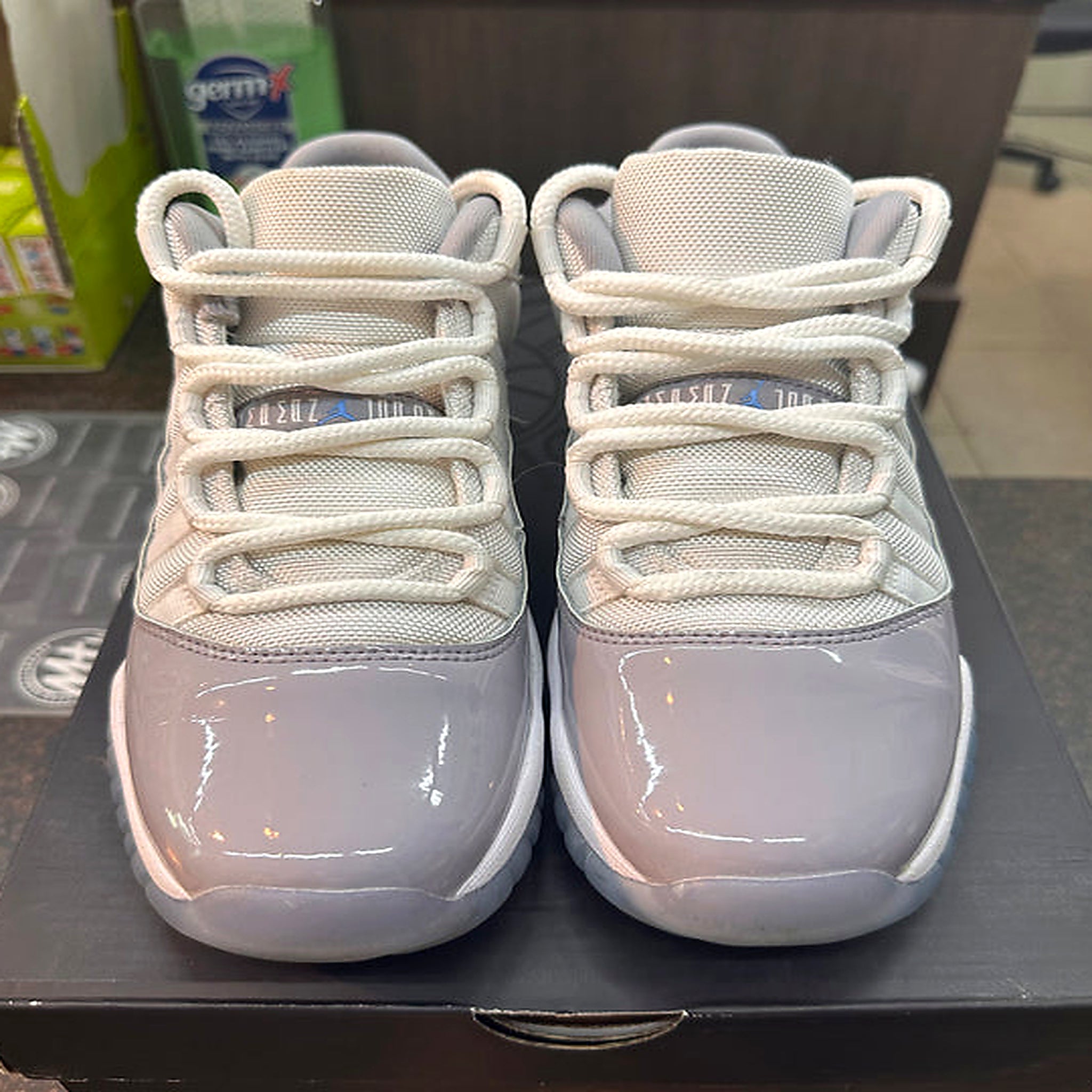 Air Jordan 11 Low "Cement Grey" Preowned No Box