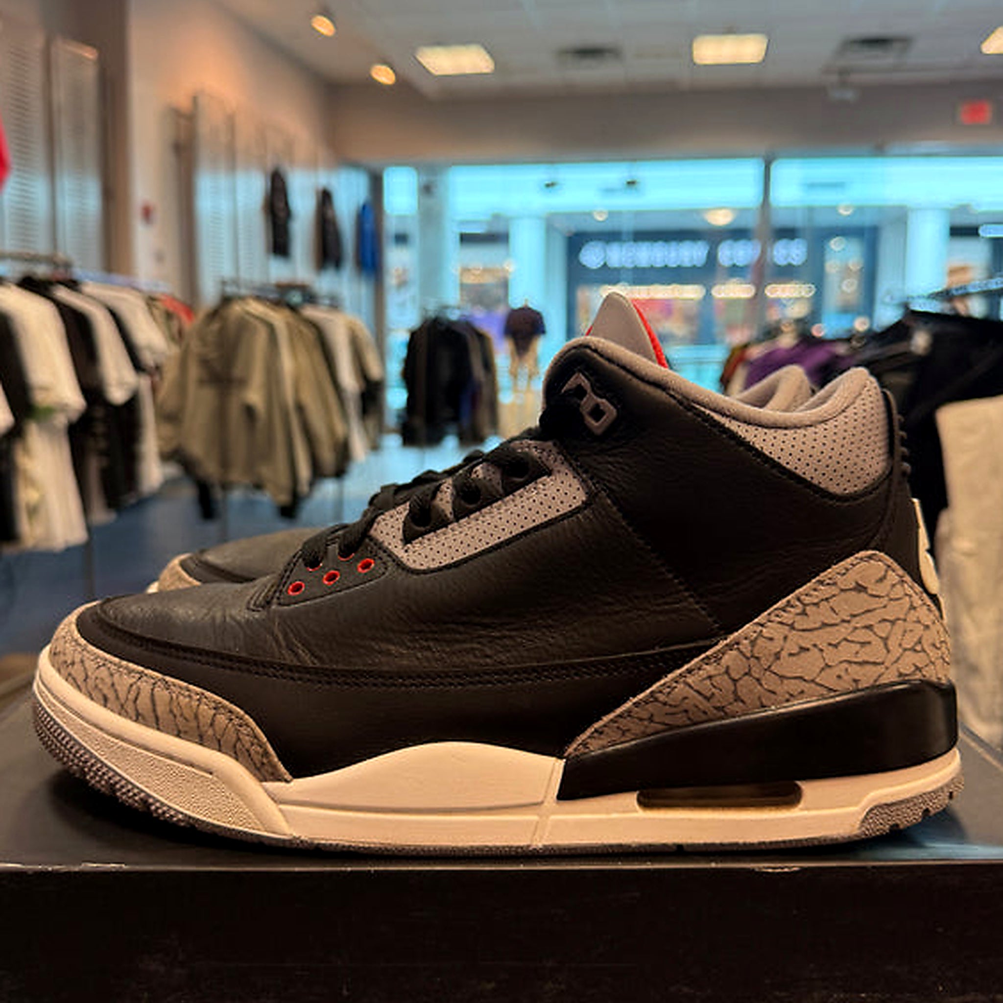 Jordan 3 "Black Cement Reimagined" Size 10.5 Preowned