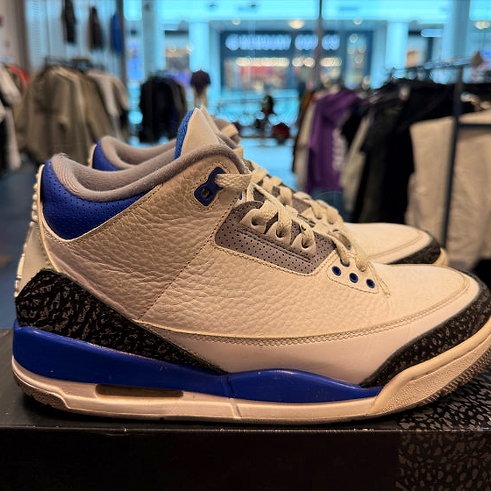 Jordan 3 Retro "Racer Blue" Size 8.5 Preowned
