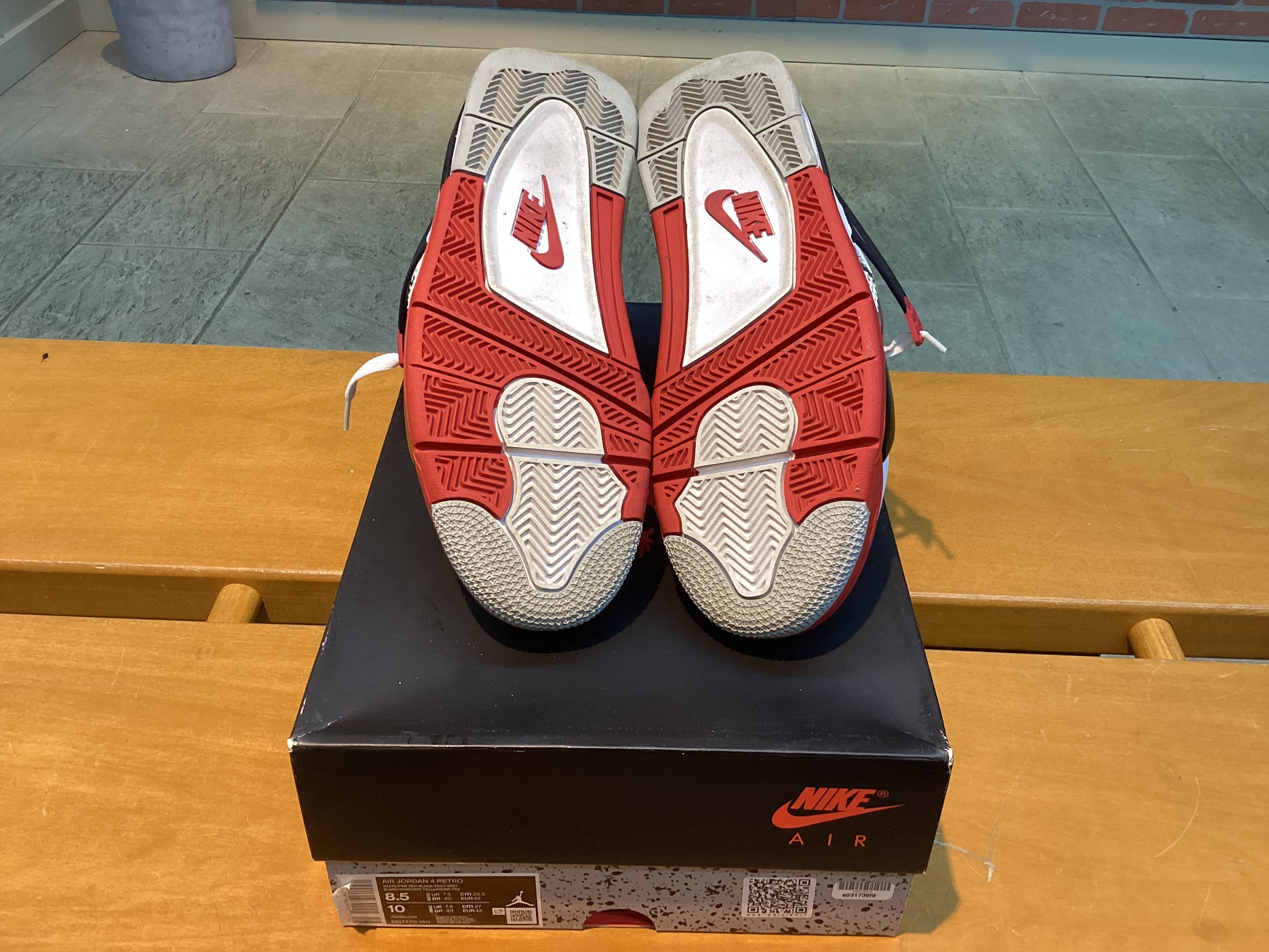 Jordan 4 Fire Red Size 8 Preowned