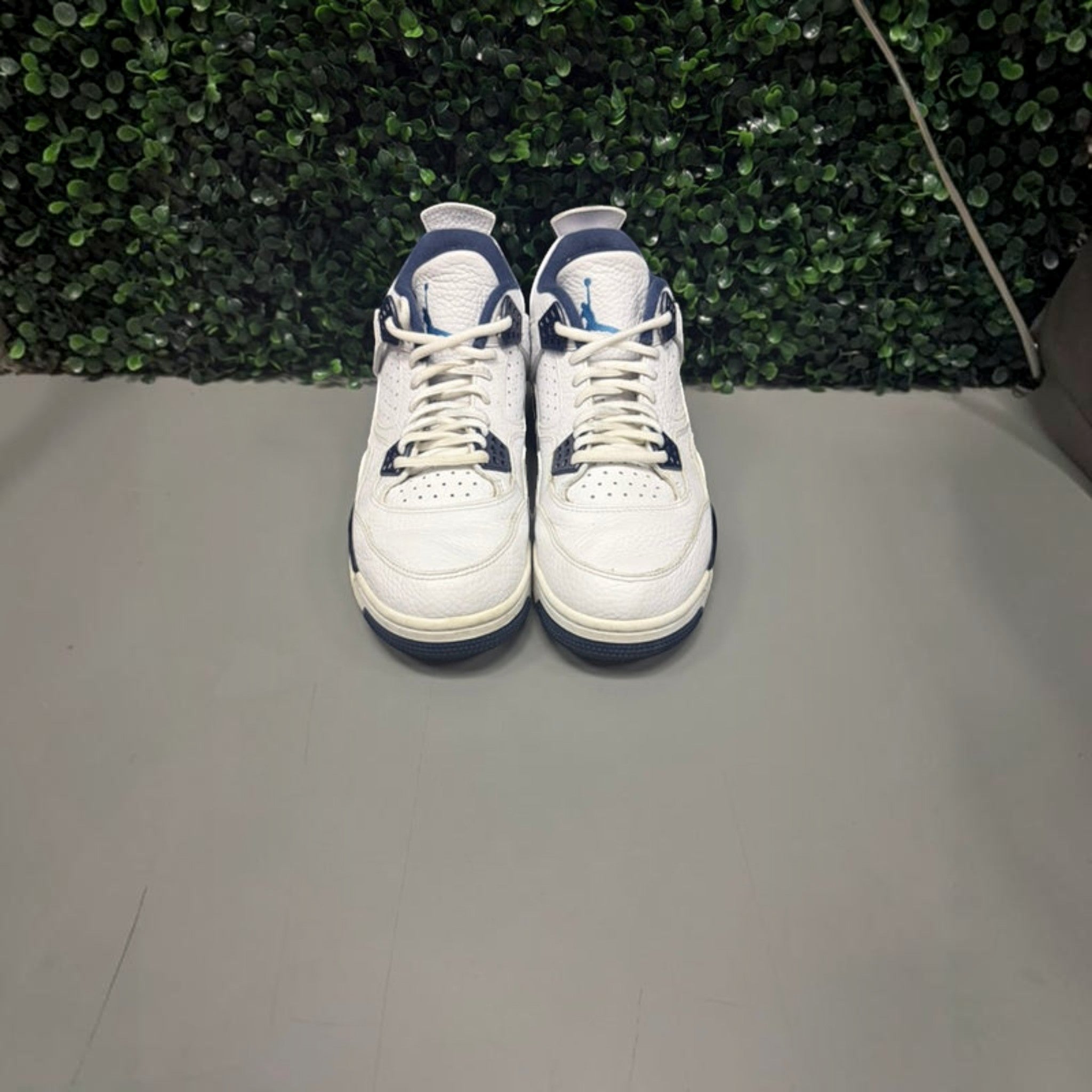 Jordan 4 "Columbia" Size 9 Preowned