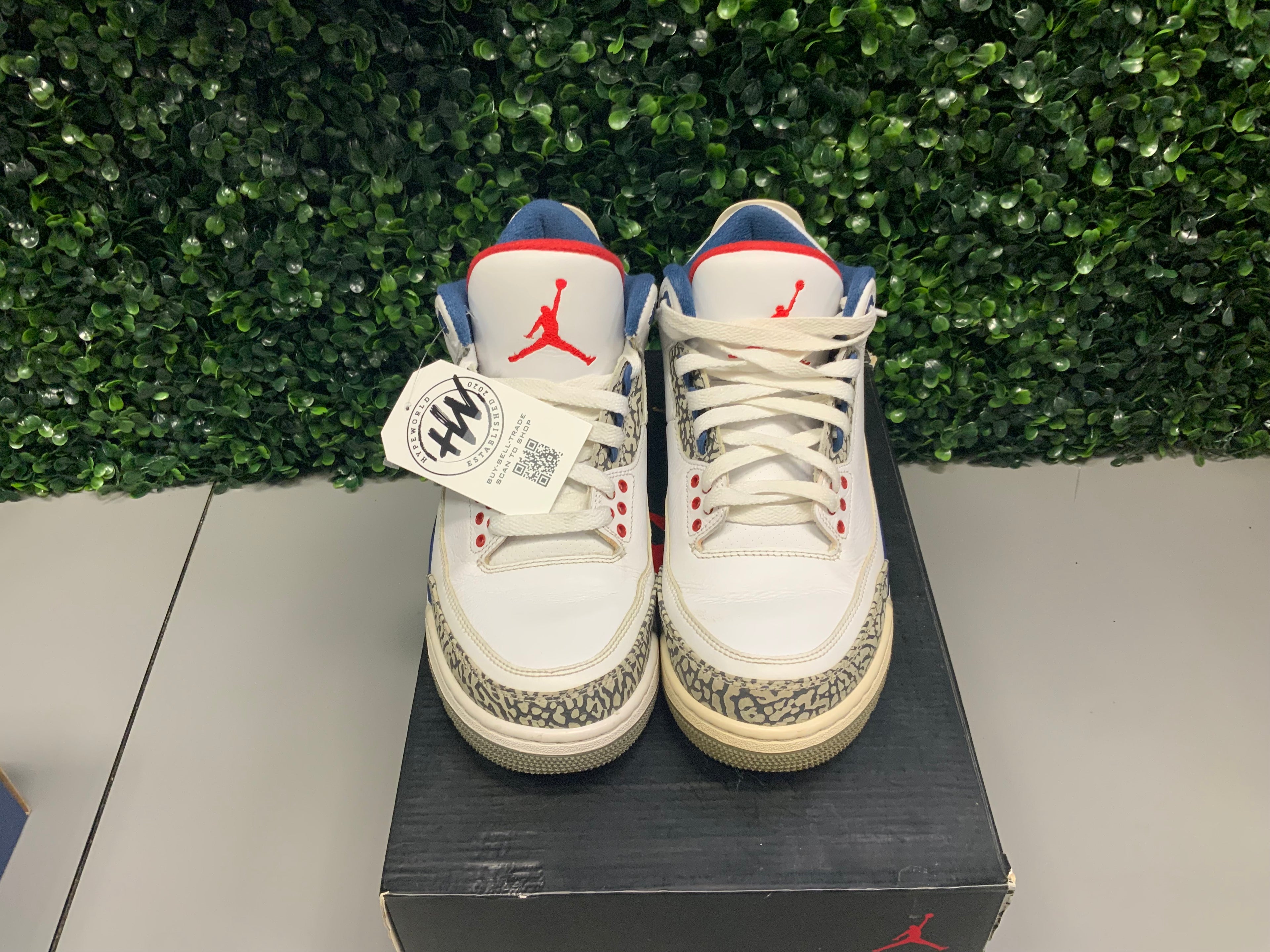 Jordan 3 "True Blue" Size 8 Preowned