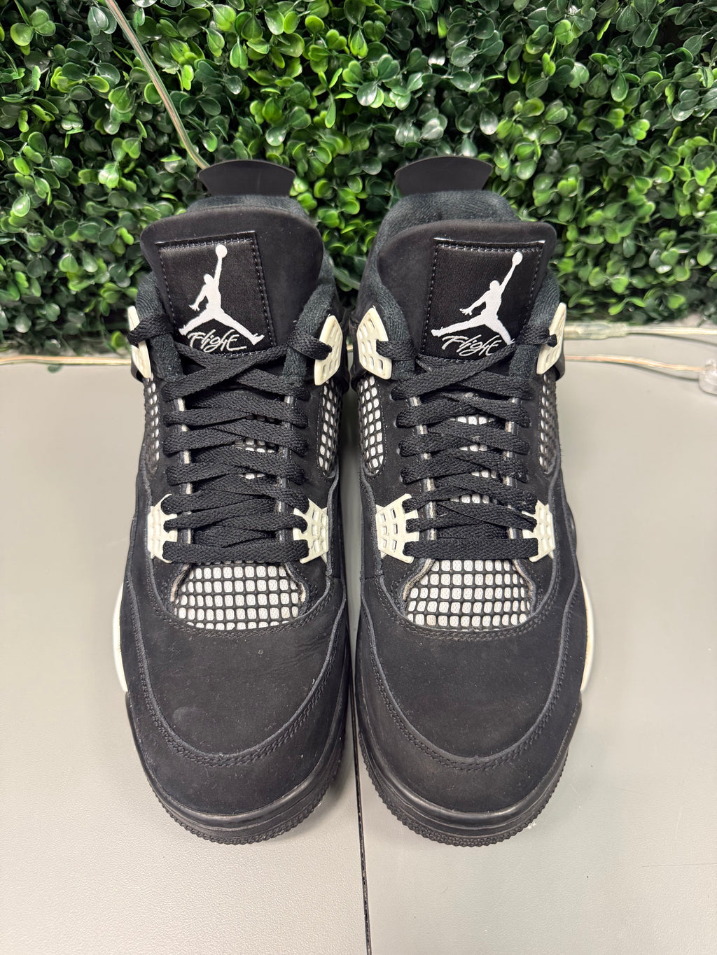 Jordan 4 "White Thunder" Size 10.5 Preowned