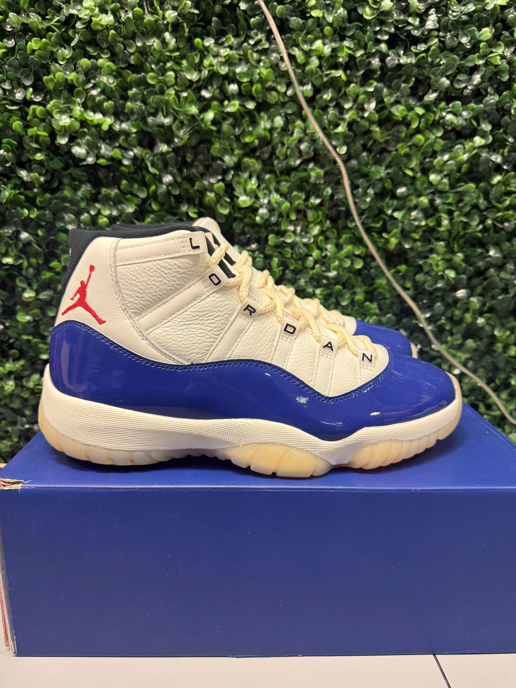 Jordan 11 Retro "Rare Air" Size 9 Preowned