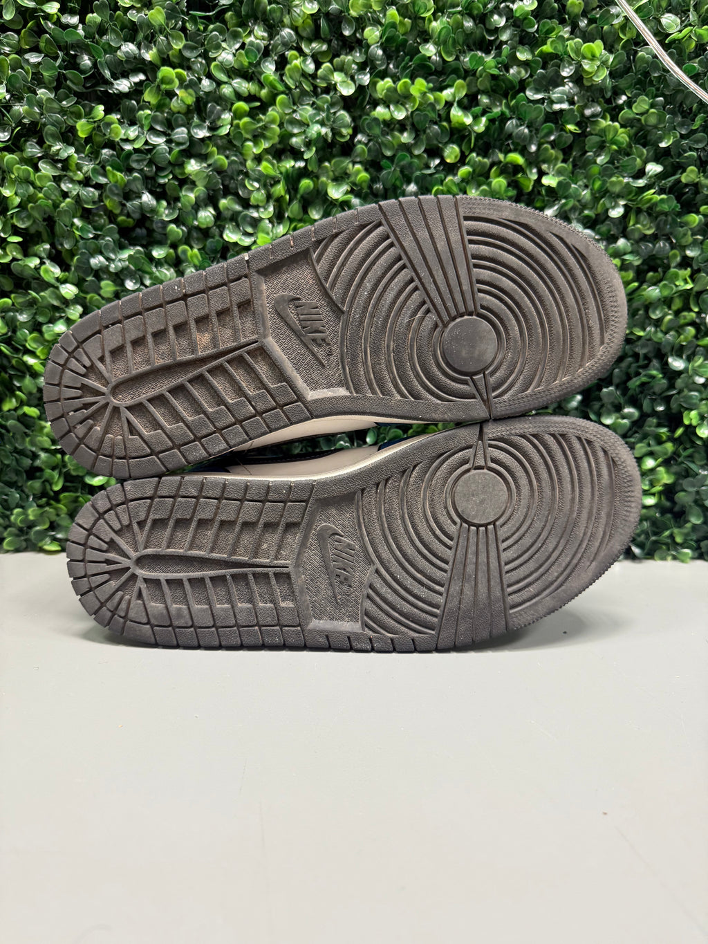 Jordan 1 Mid "Signal Blue" Size 9 Preowned