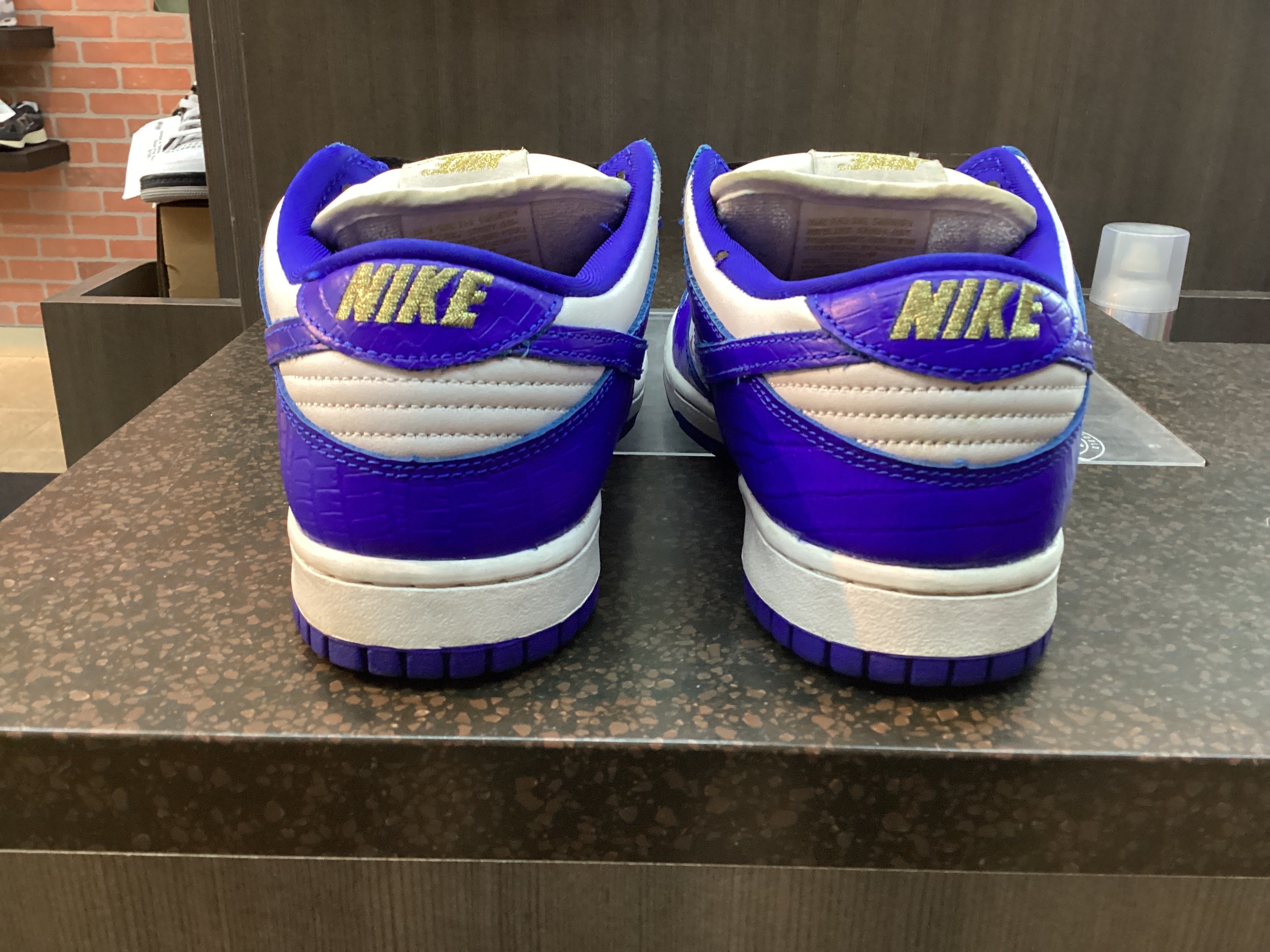 Nike SB Dunk Low x Supreme “Hyper Royal” Preowned Size 8 No Box