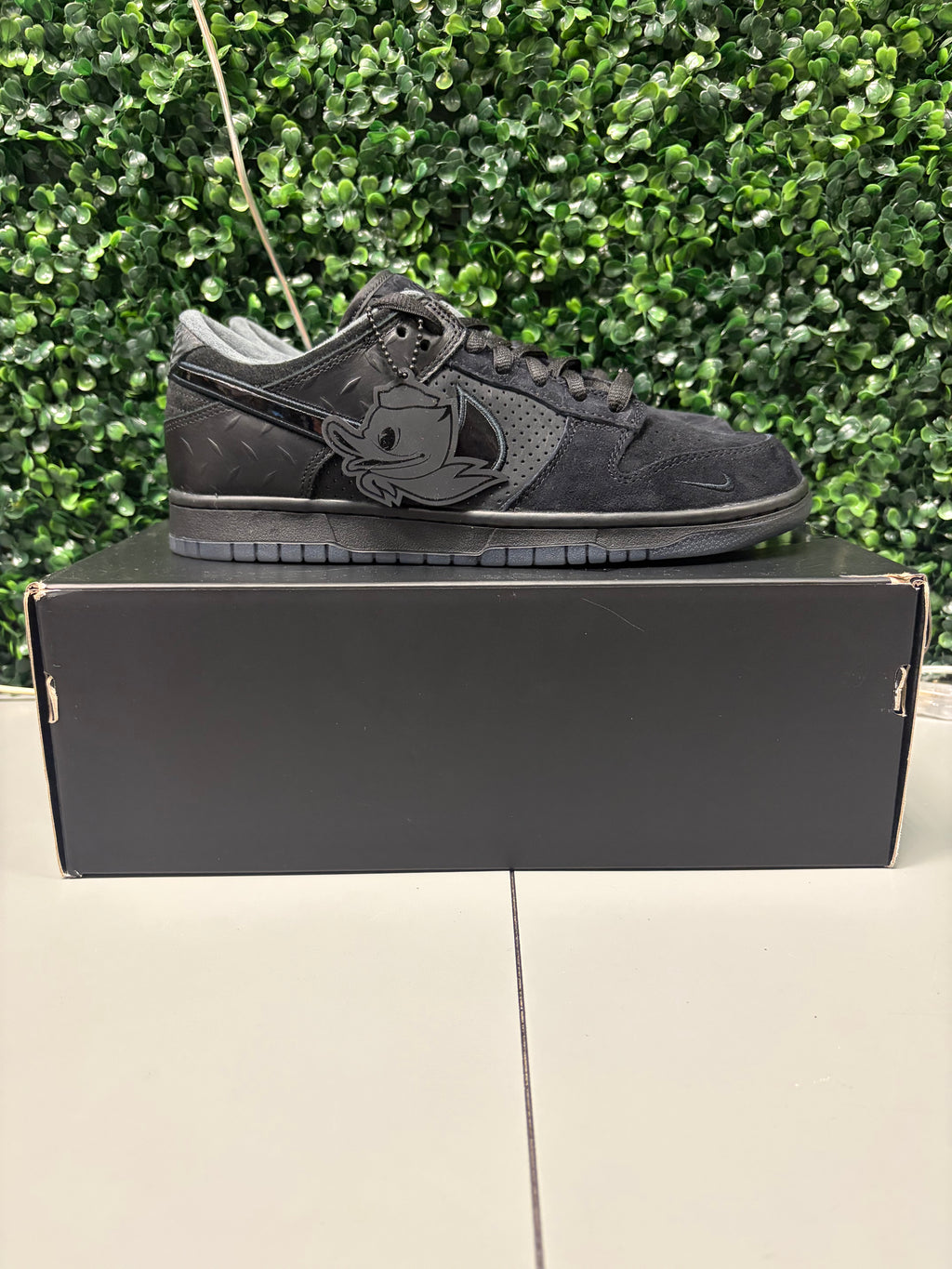Nike Dunk Low "Ducks of a Feather Black University of Oregon PE" Size 8.5 Tried on