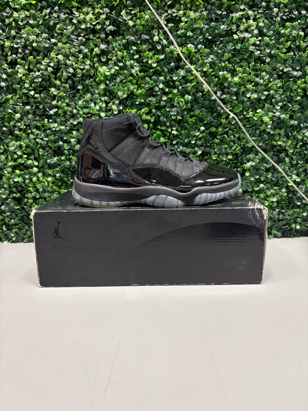 Jordan 11 "Cap and Gown" Size 11 Preowned