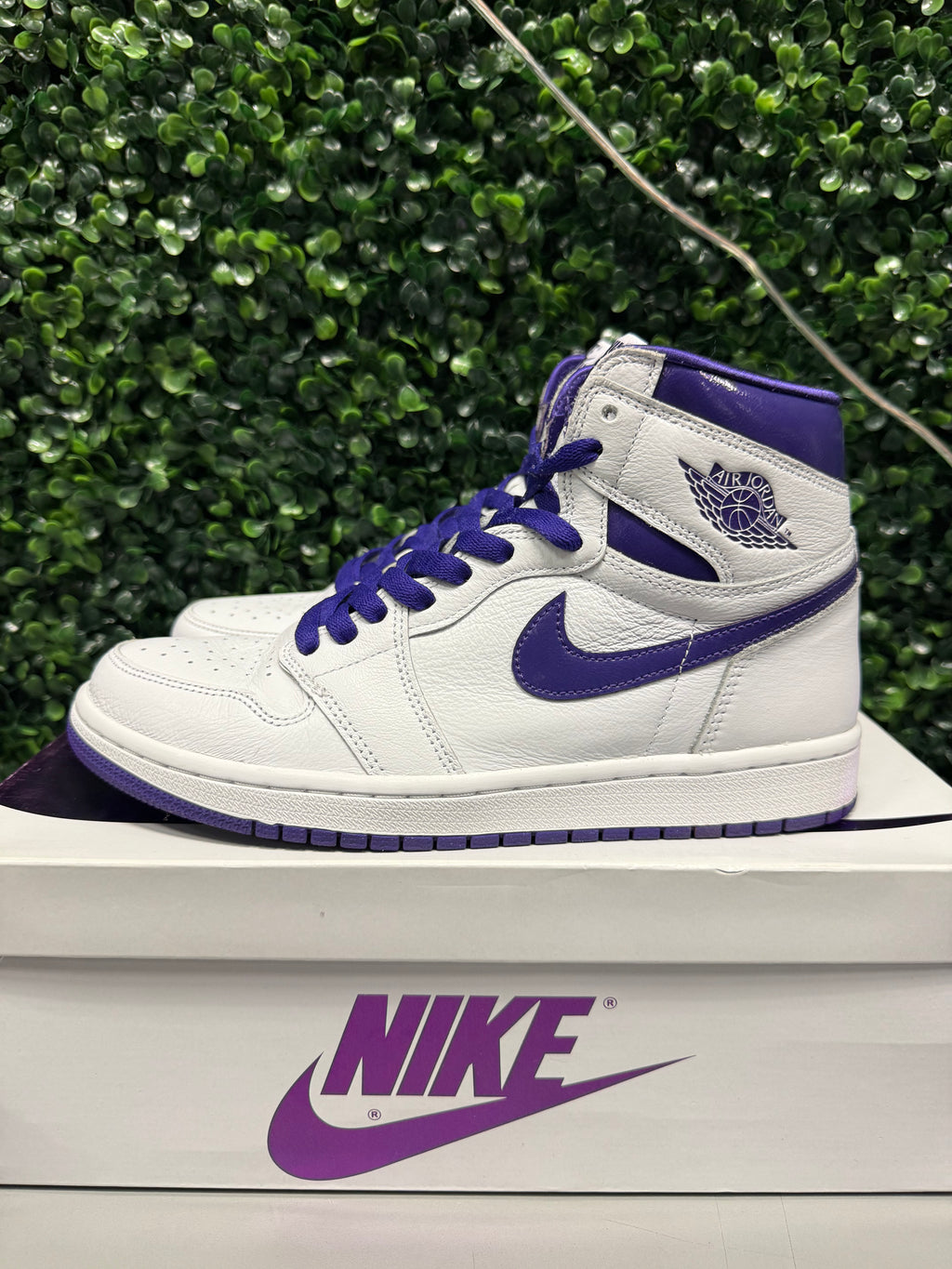 Jordan 1 High “Court Purple" Size 8.5 Preowned