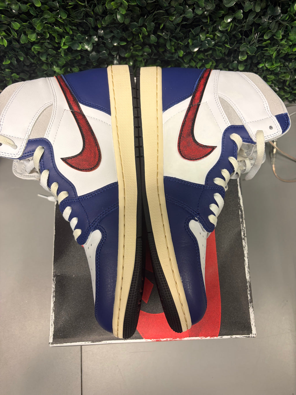 Jordan 1 Retro High OG "Rare Air" Size 13 Preowned