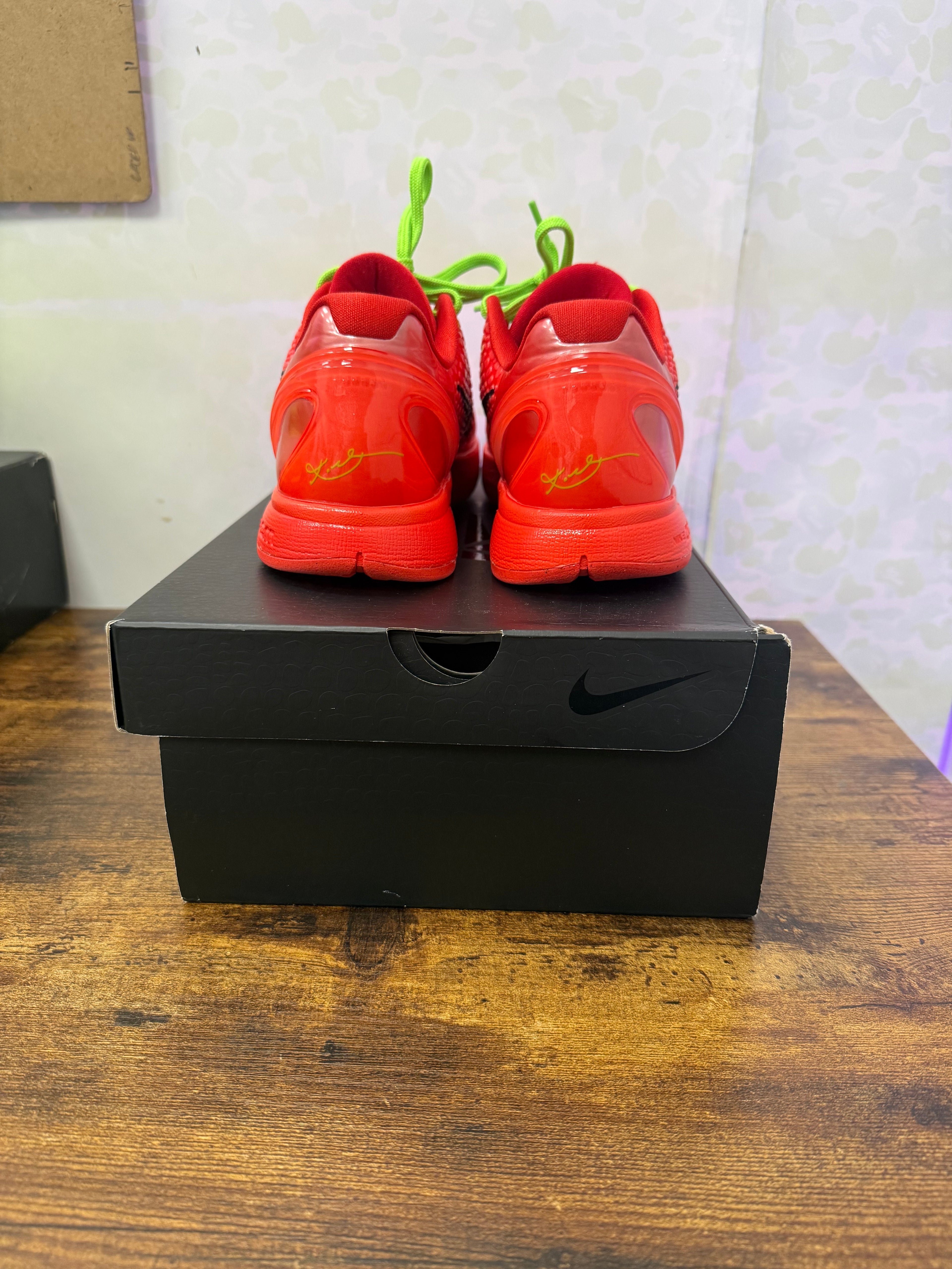 Nike Kobe 6 Protro “Reverse Grinch” Preowned Size 9