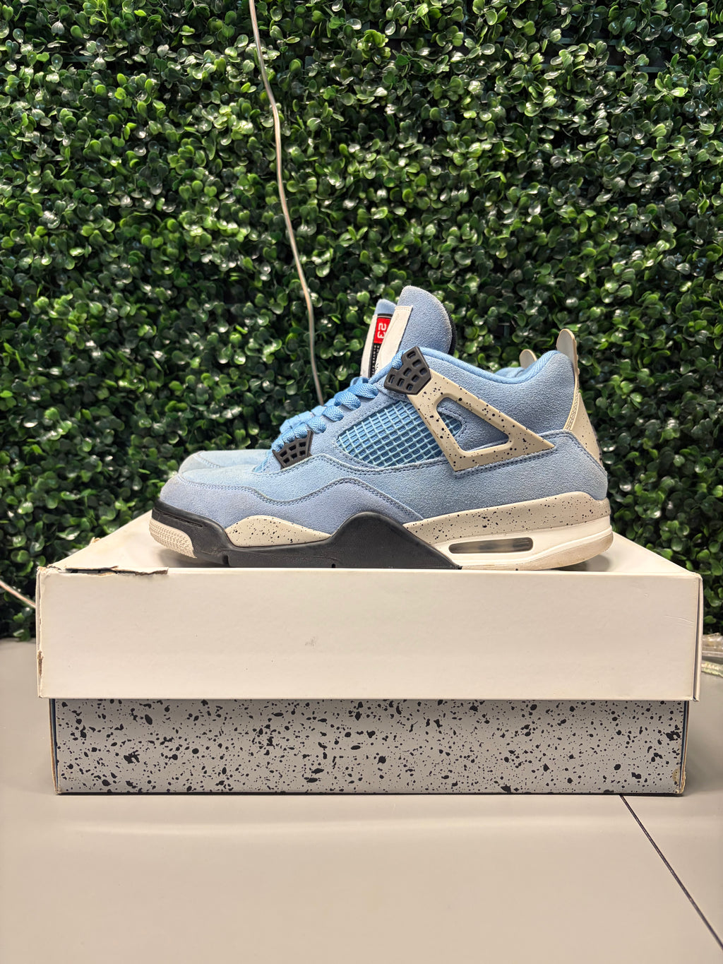 Jordan 4 Retro "University Blue" Size 10 Preowned