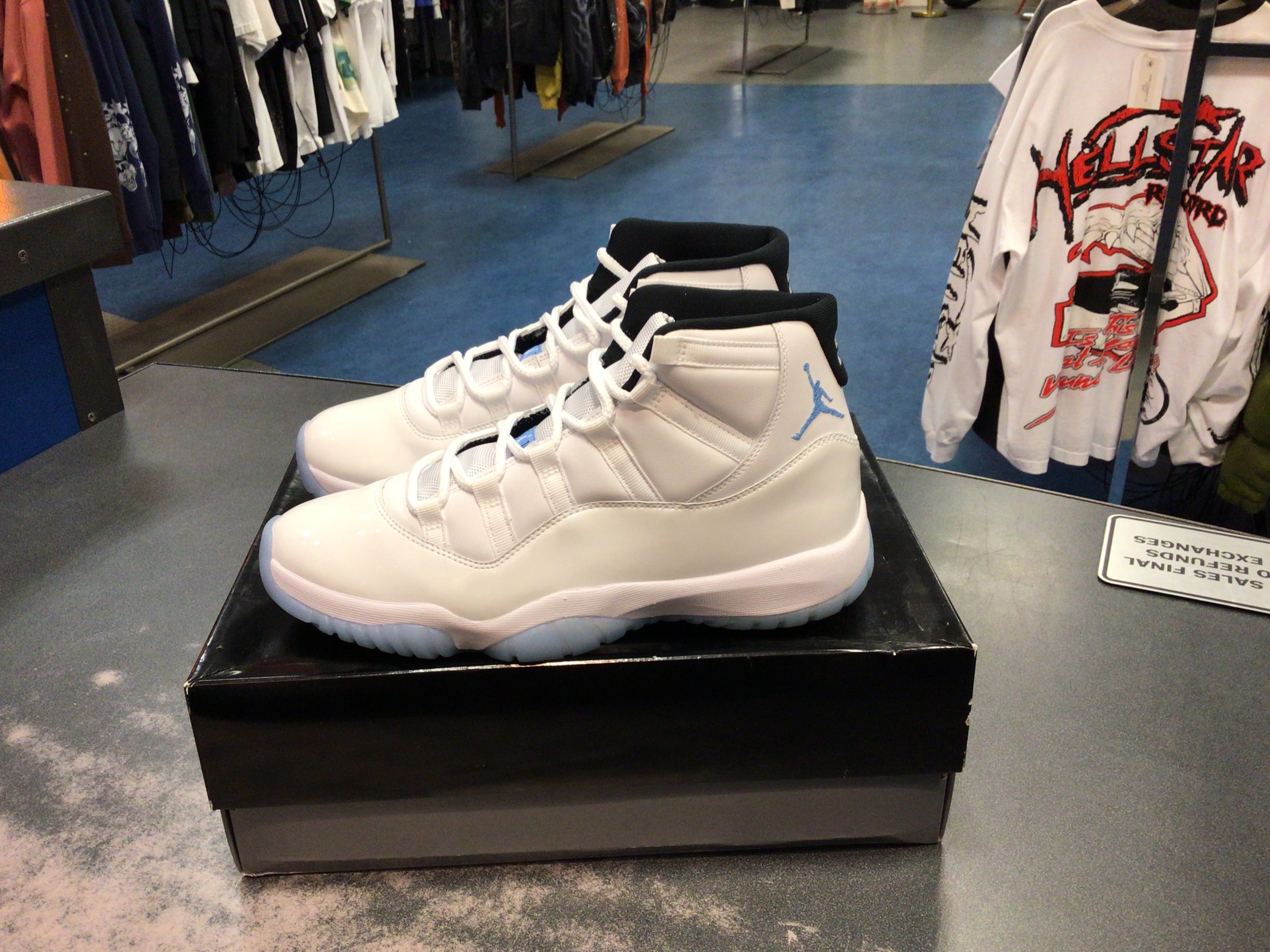 Jordan 11 Retro “Legend Blue” (2024) Preowned size 10M (very clean)