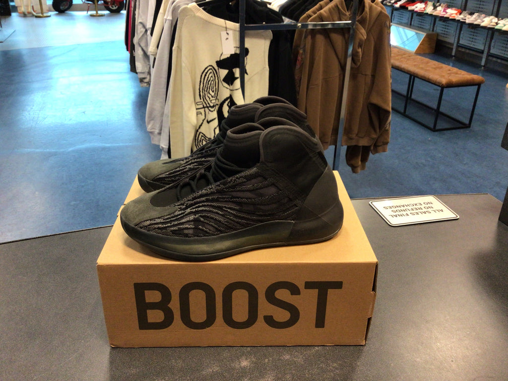 Adidas Yeezy QNTM “Onyx” preowned size 8.5M