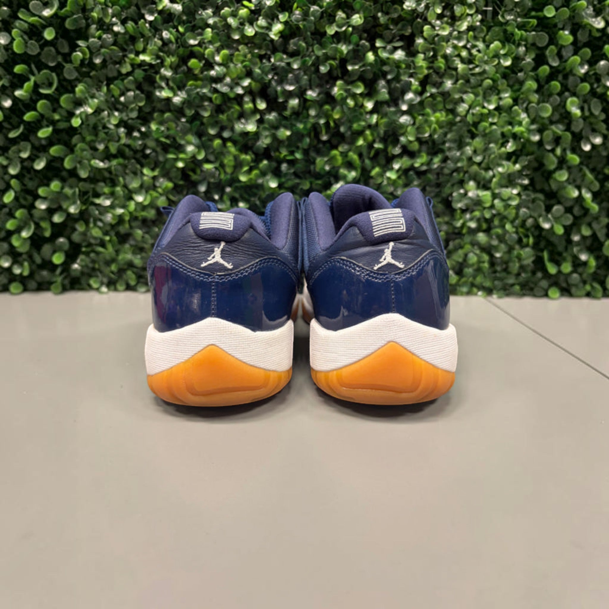 Jordan 11 Retro Low "Midnight Navy" Size 9 Preowned