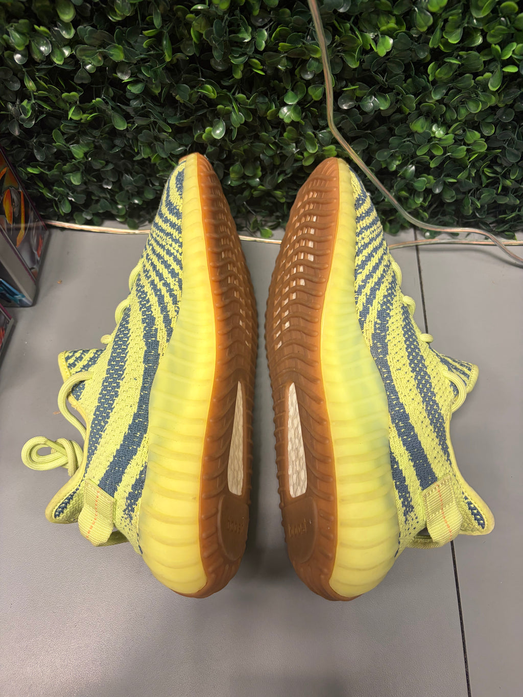 adidas Yeezy Boost 350 V2 Semi Frozen Yellow Size 8.5 Preowned