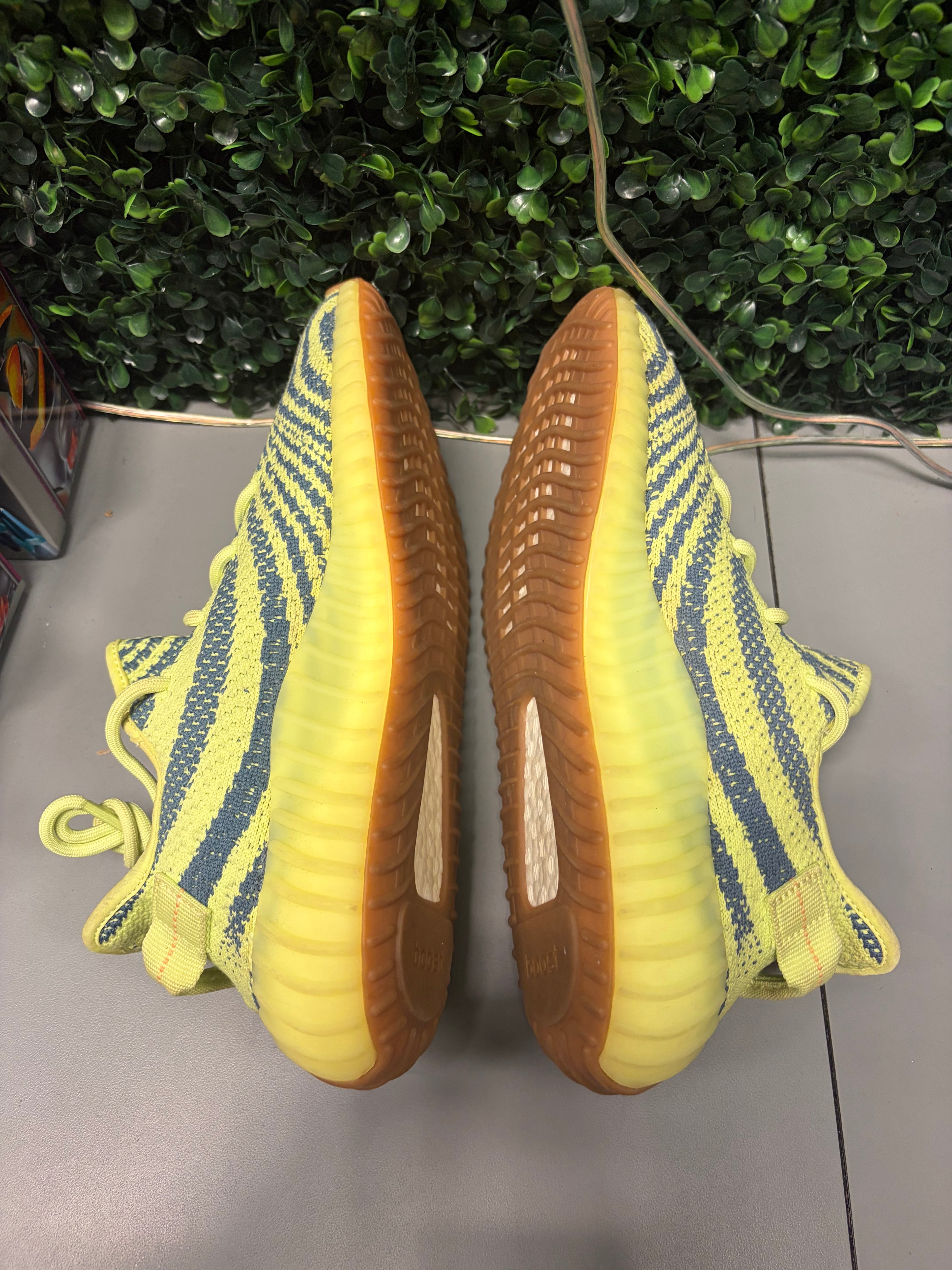 adidas Yeezy Boost 350 V2 Semi Frozen Yellow Size 8.5 Preowned